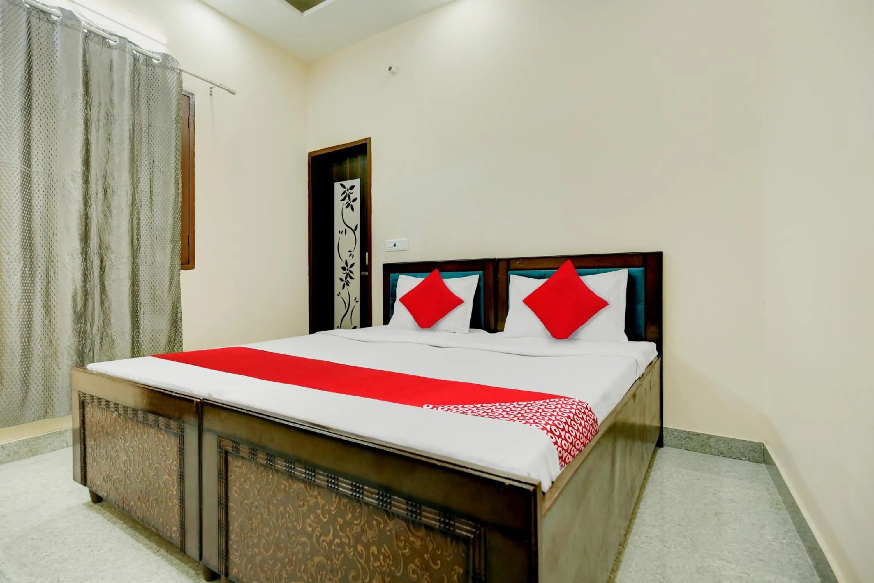 Bedroom, Bed in Flagship Hotel Classic