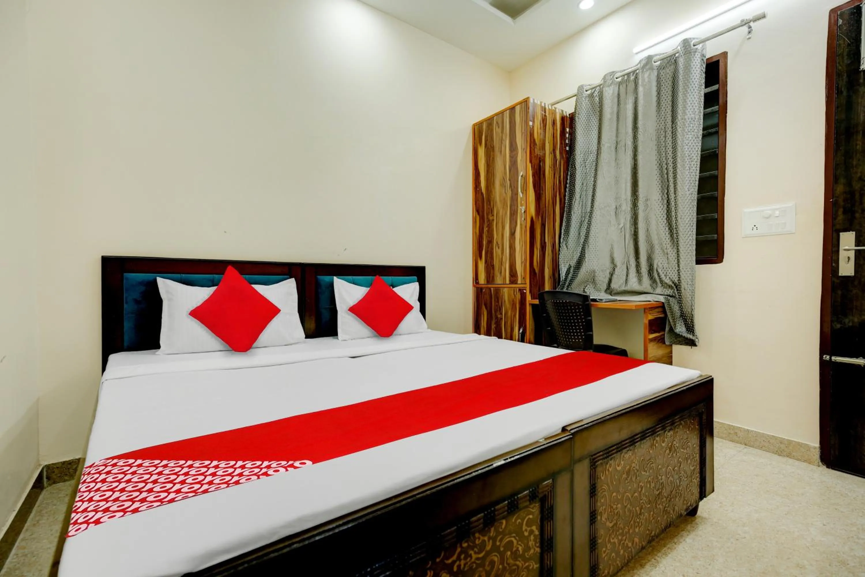 Bedroom, Bed in Flagship Hotel Classic