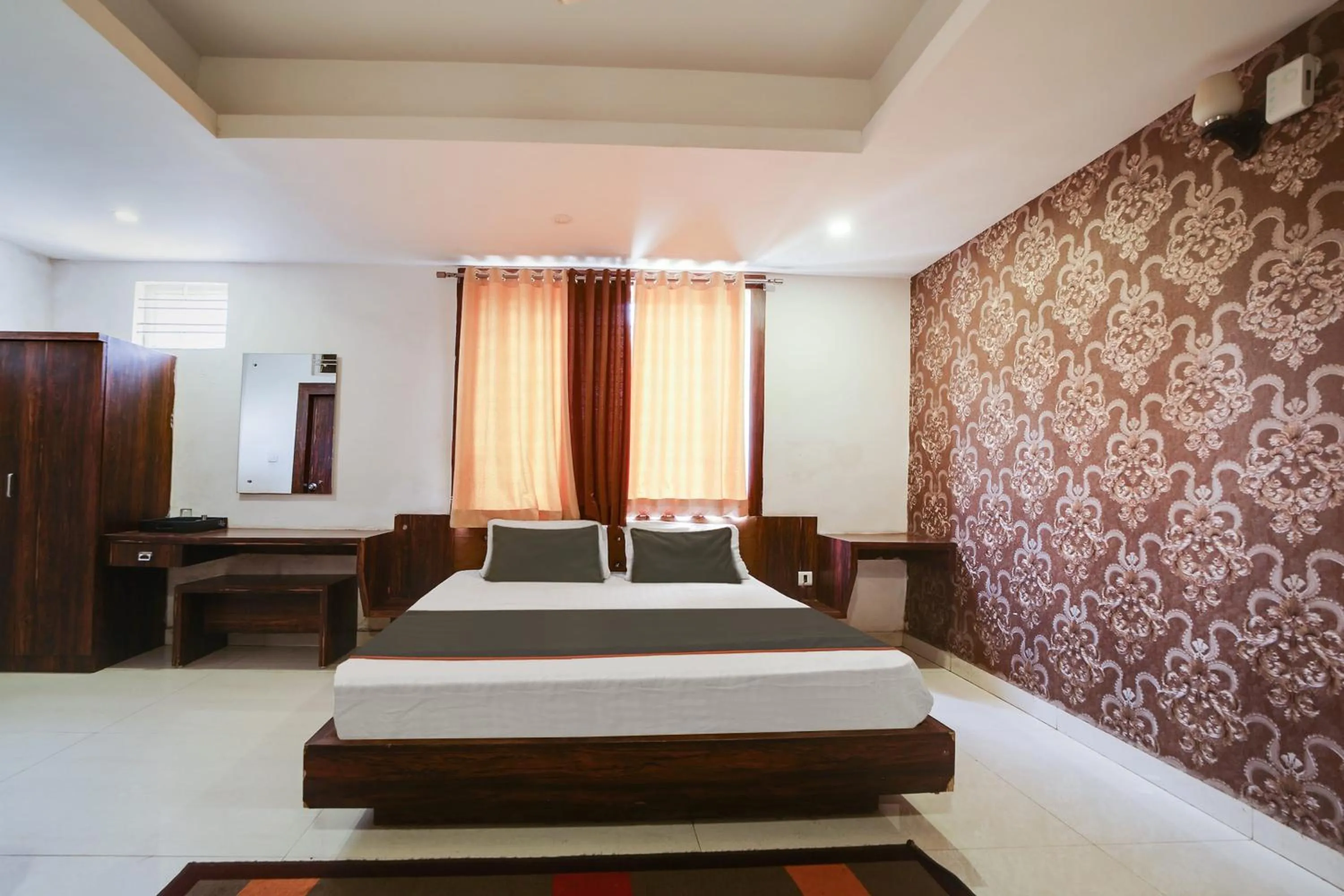 Facade/entrance, Bed in Hotel O Ocean Pearl