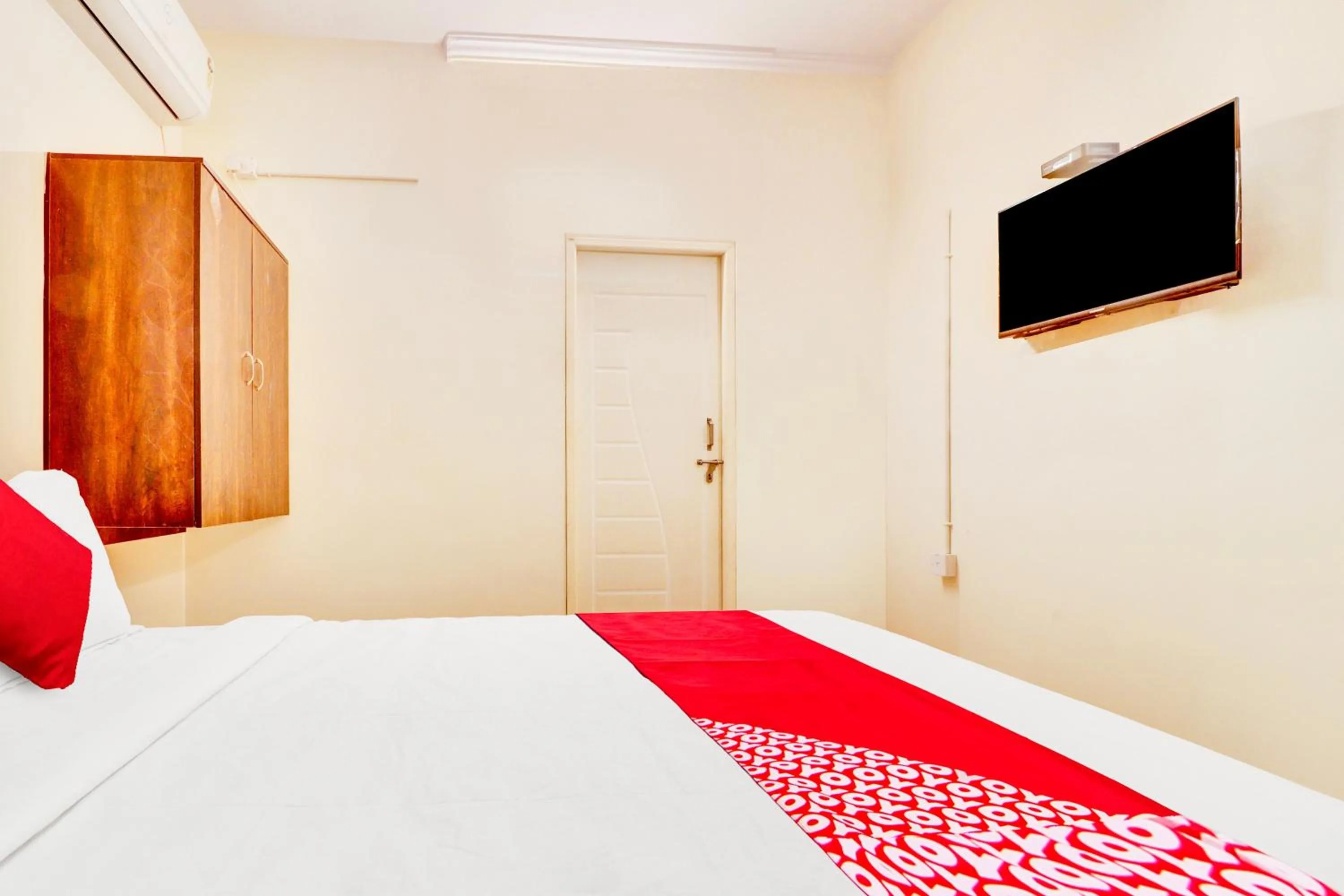 Bedroom, Bed in Hotel O IRA Comforts