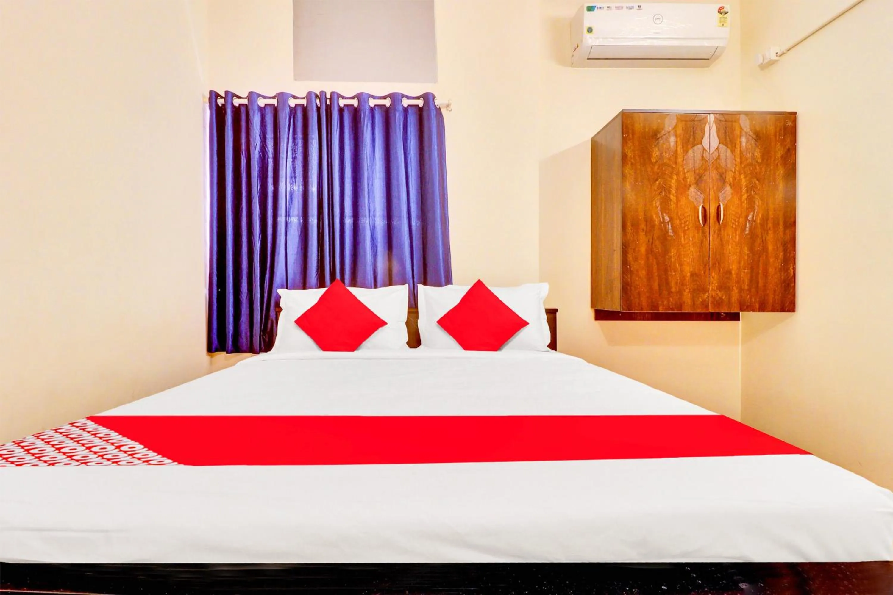 Bedroom, Bed in Hotel O IRA Comforts