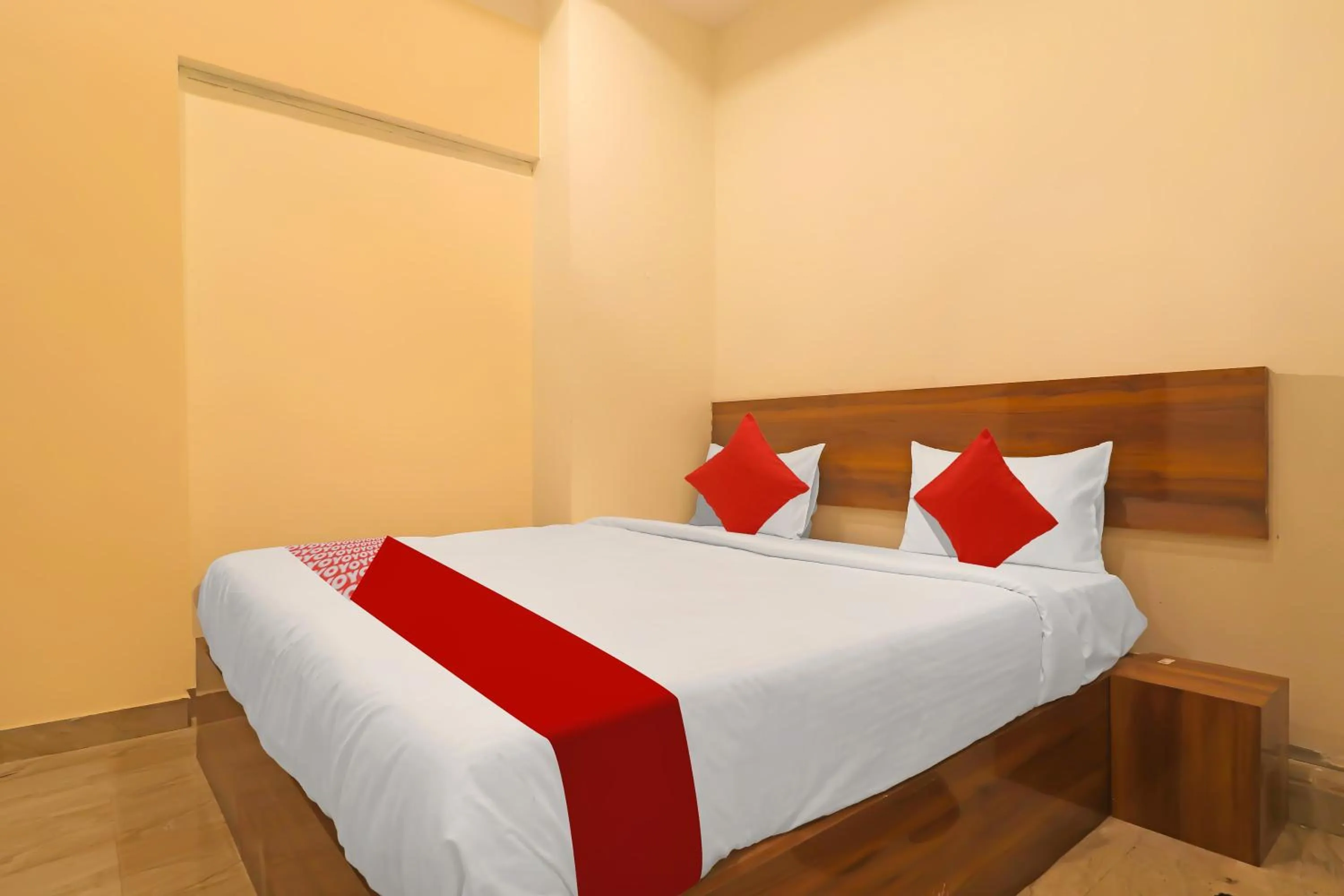 Bedroom, Bed in Hotel O Ragas Inn