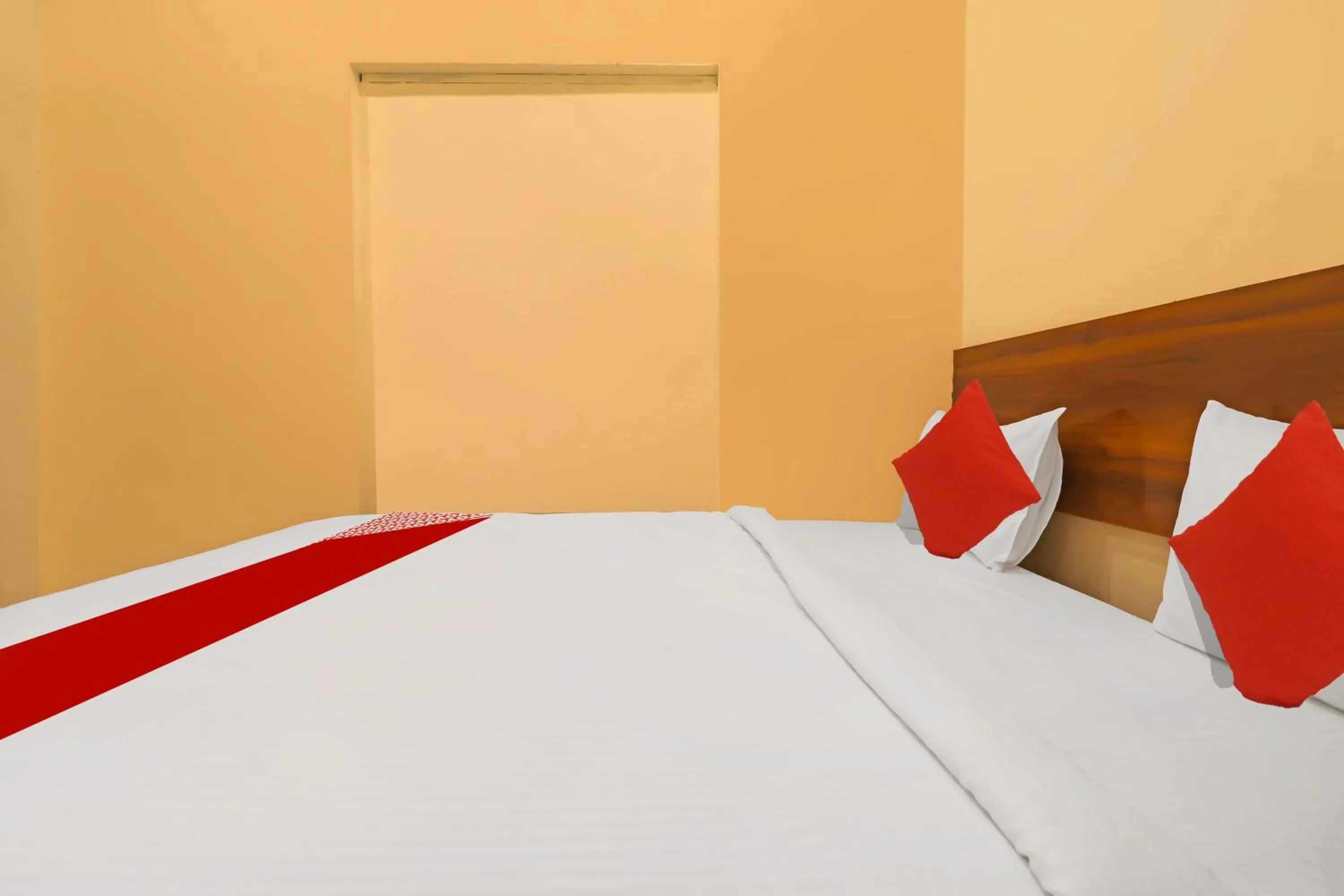 Bedroom, Bed in Hotel O Ragas Inn