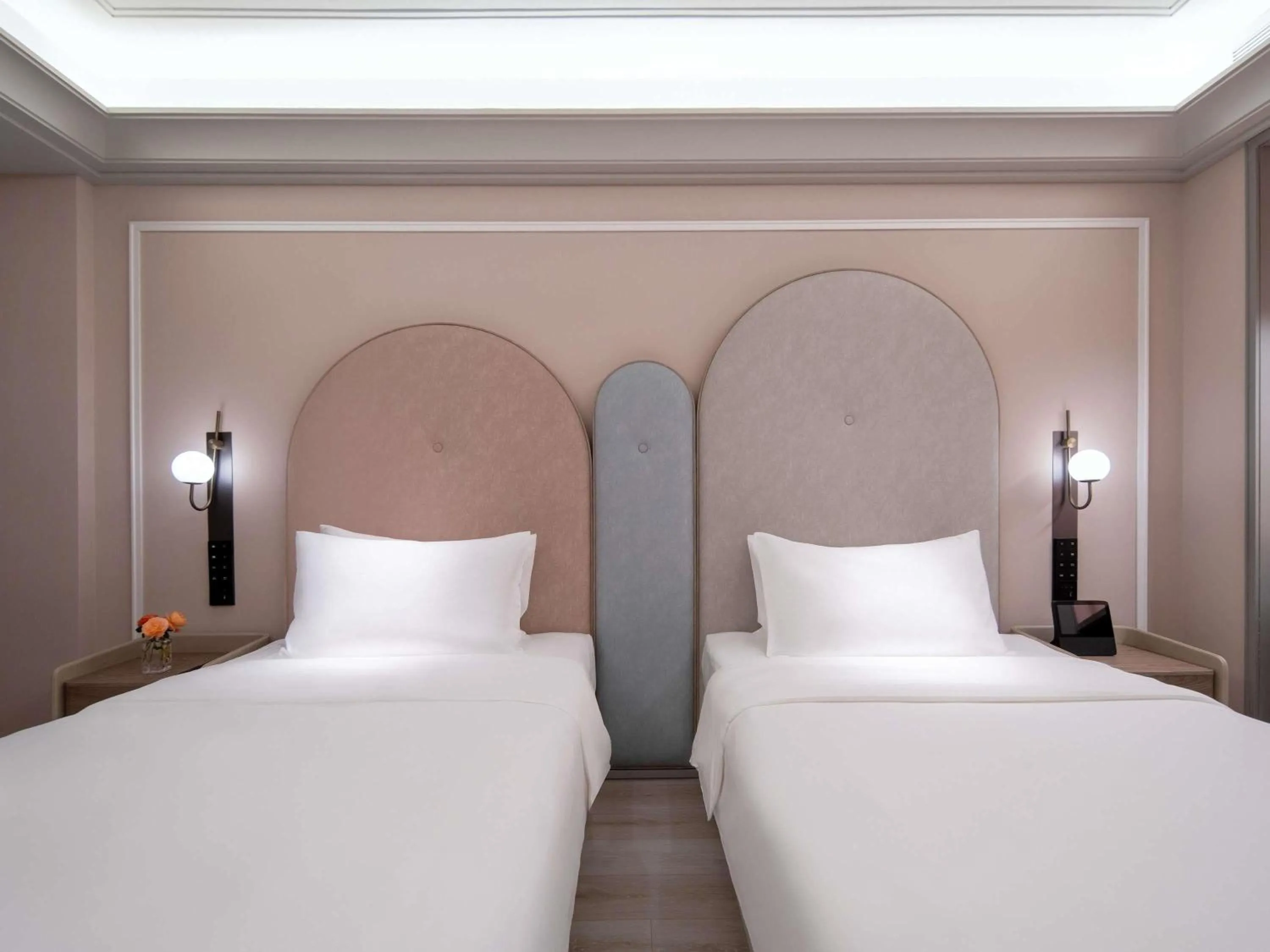 Bedroom, Bed in Mercure Guangzhou Baiyun International Airport - Airport Free Shuttle Bus