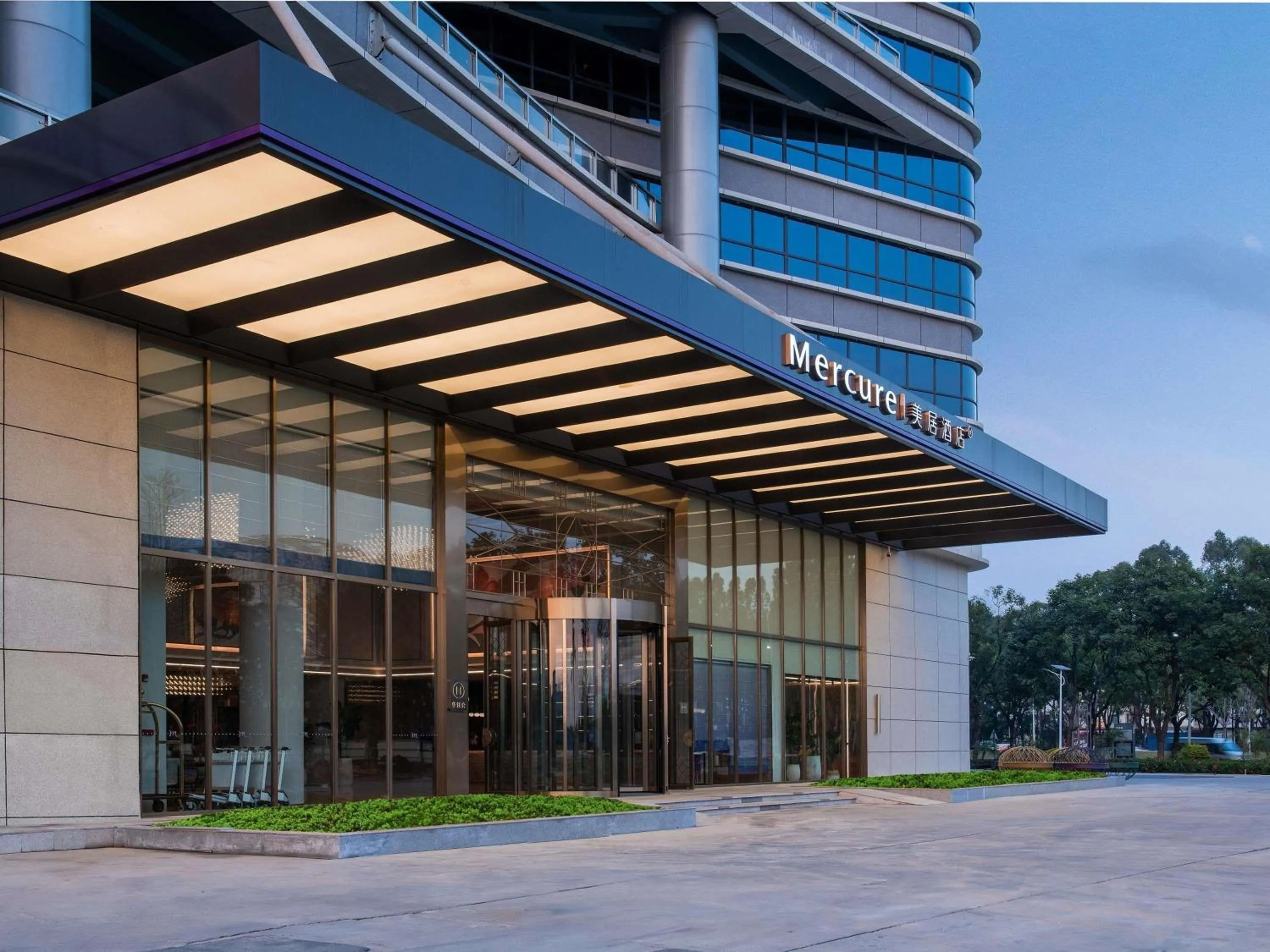 Property building in Mercure Guangzhou Baiyun International Airport - Airport Free Shuttle Bus