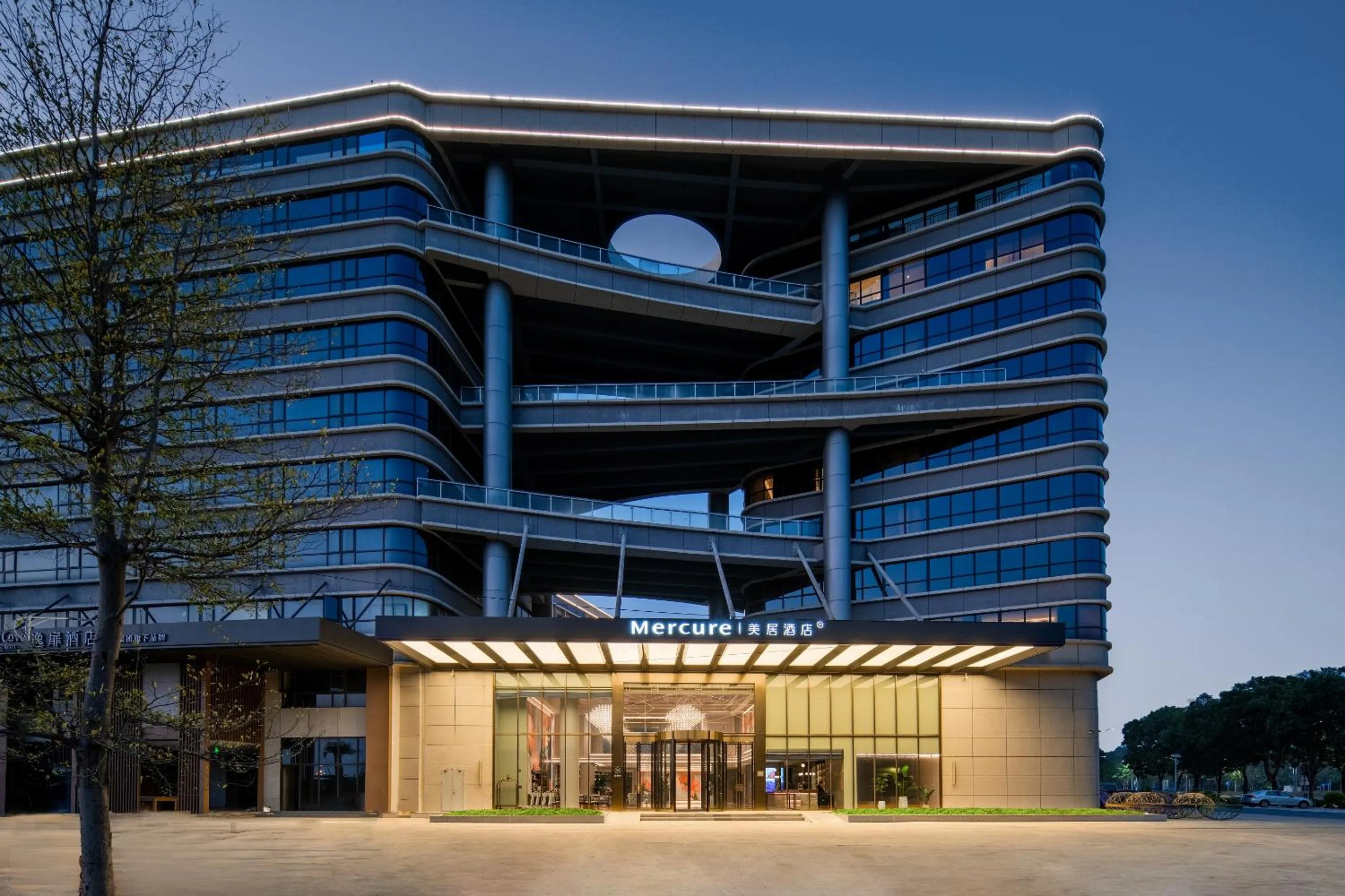 Property building in Mercure Guangzhou Baiyun International Airport - Airport Free Shuttle Bus