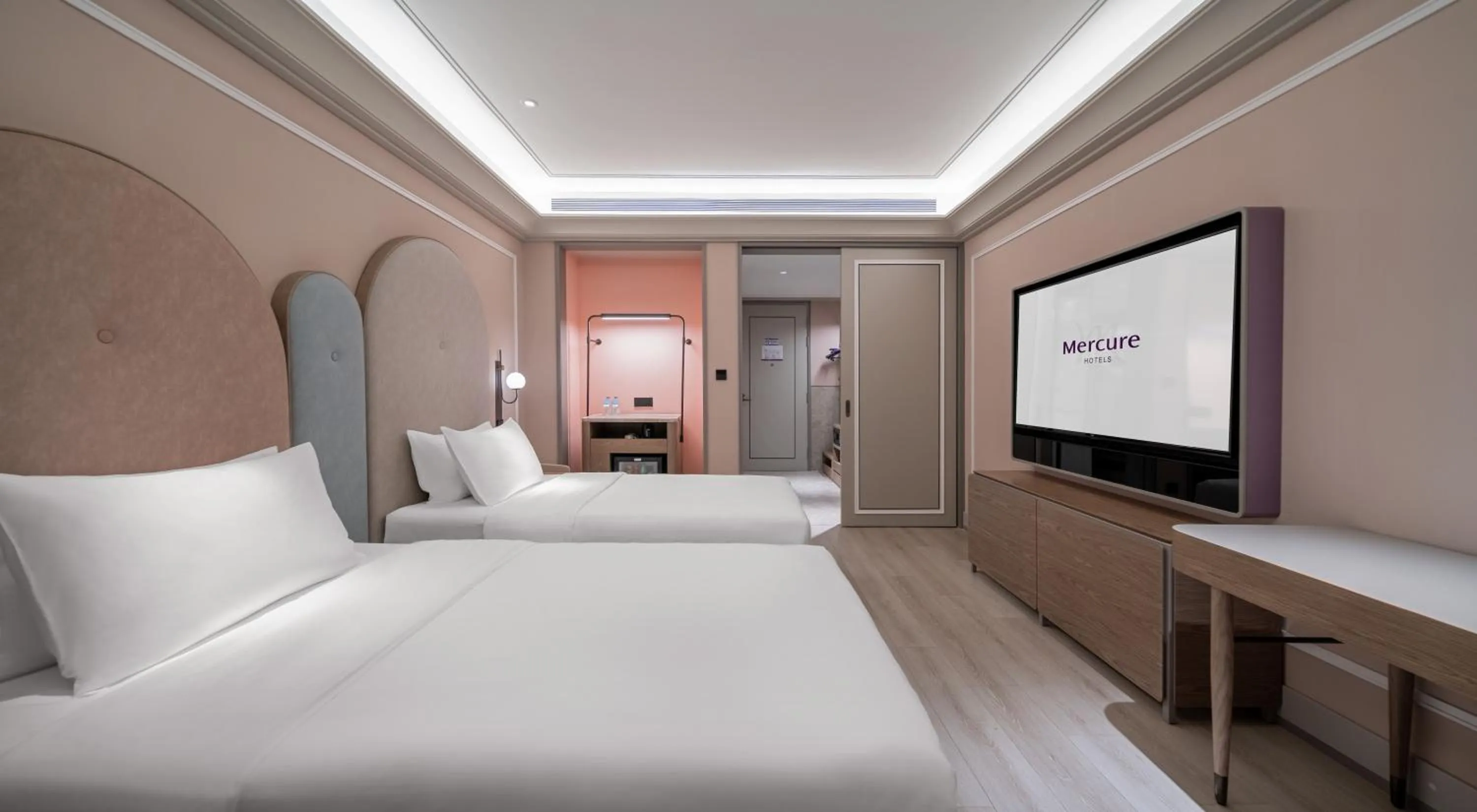 Bedroom, Bed in Mercure Guangzhou Baiyun International Airport - Airport Free Shuttle Bus