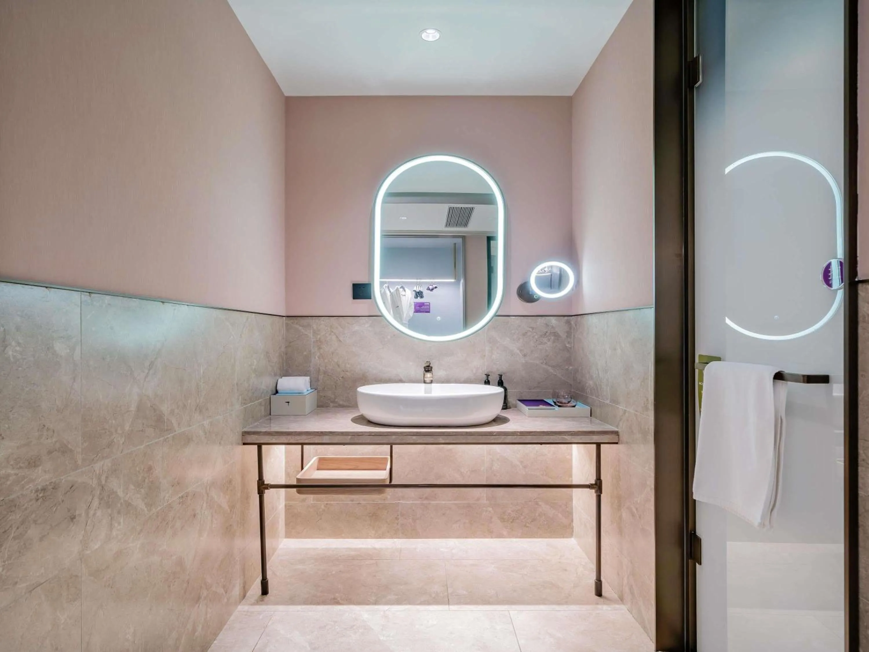 Bedroom in Mercure Guangzhou Baiyun International Airport - Airport Free Shuttle Bus