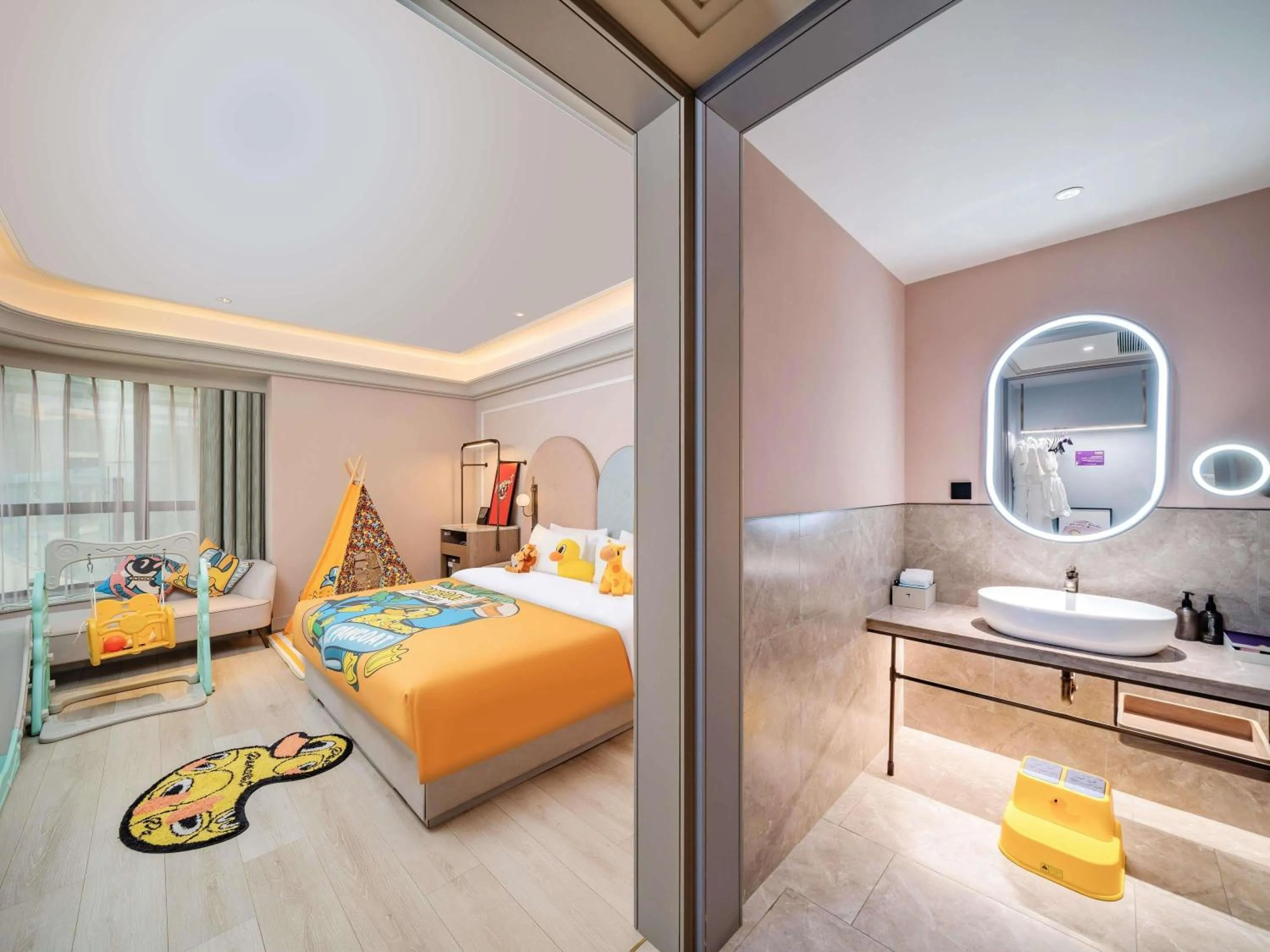 Bedroom, Bed in Mercure Guangzhou Baiyun International Airport - Airport Free Shuttle Bus