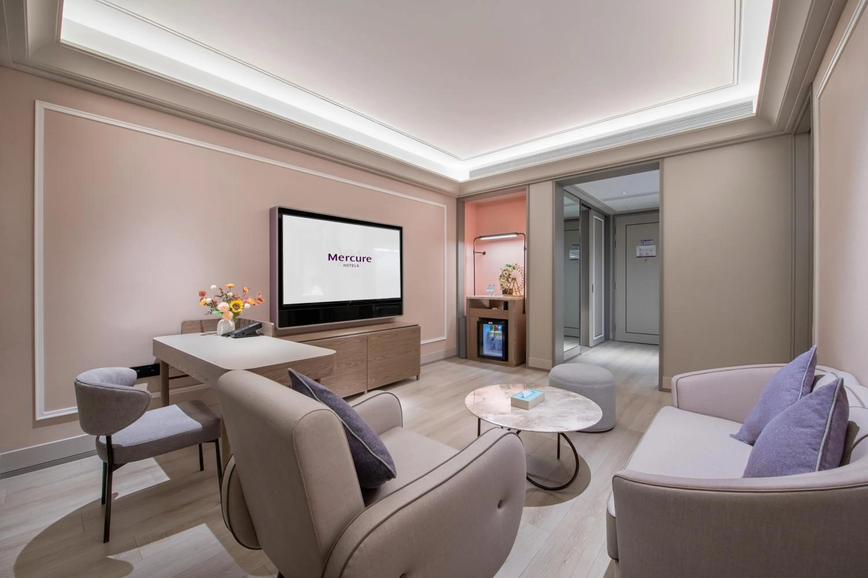 Living room in Mercure Guangzhou Baiyun International Airport - Airport Free Shuttle Bus