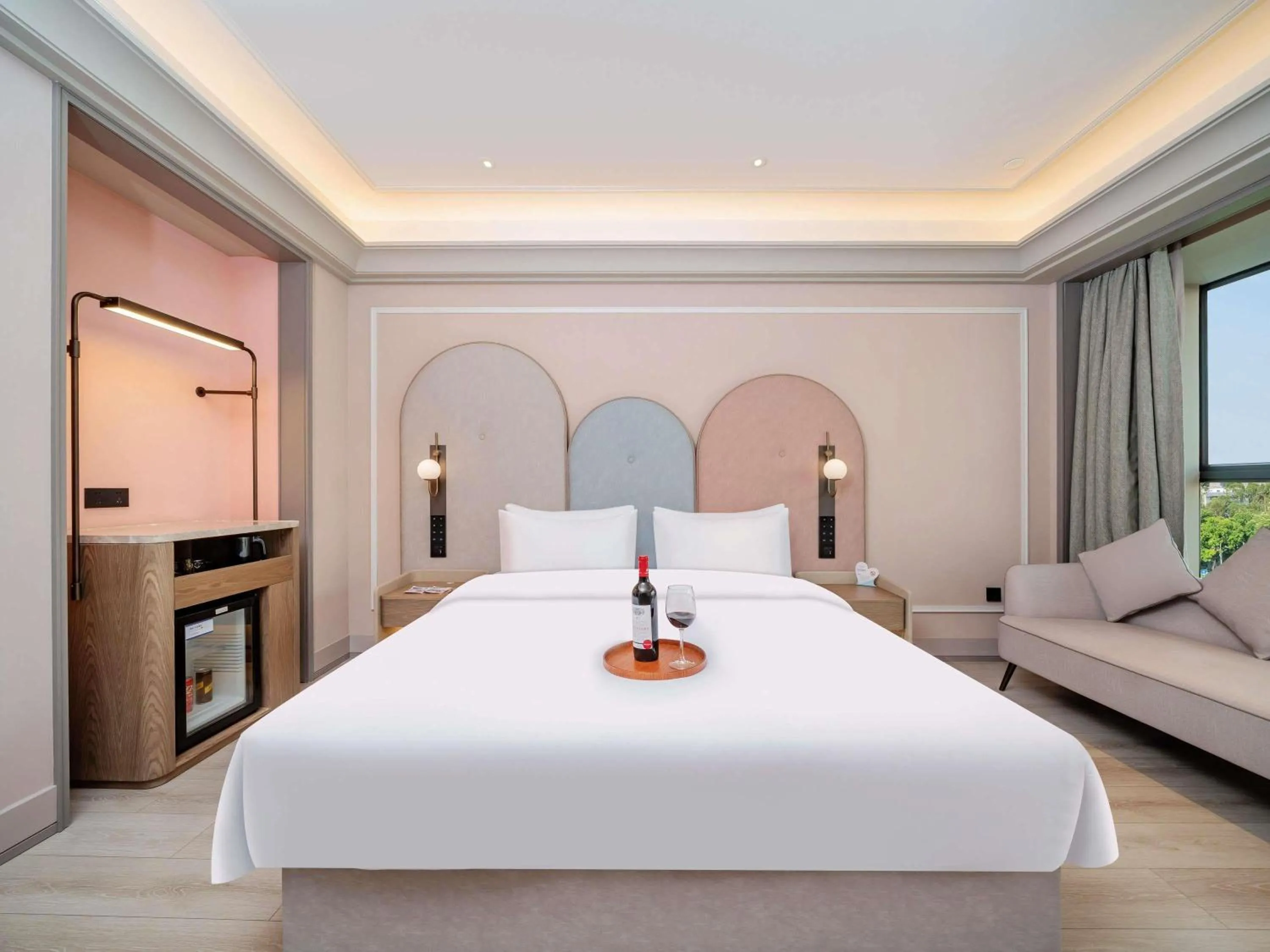 Bedroom, Bed in Mercure Guangzhou Baiyun International Airport - Airport Free Shuttle Bus