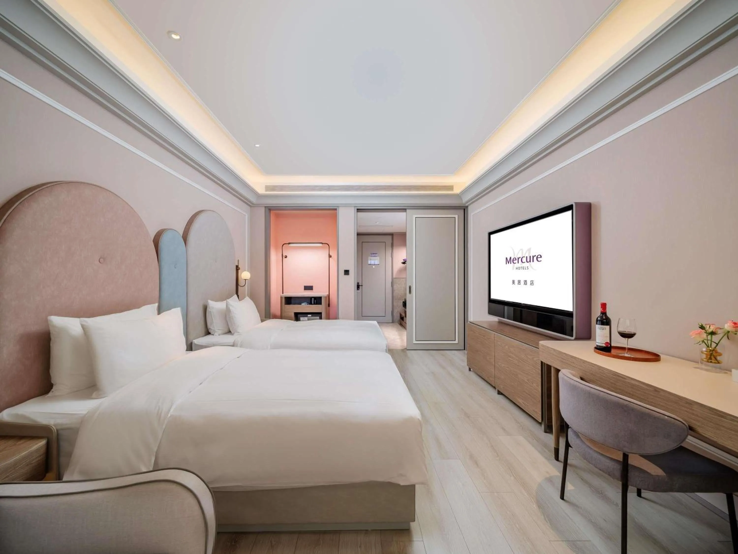Bedroom, Bed in Mercure Guangzhou Baiyun International Airport - Airport Free Shuttle Bus