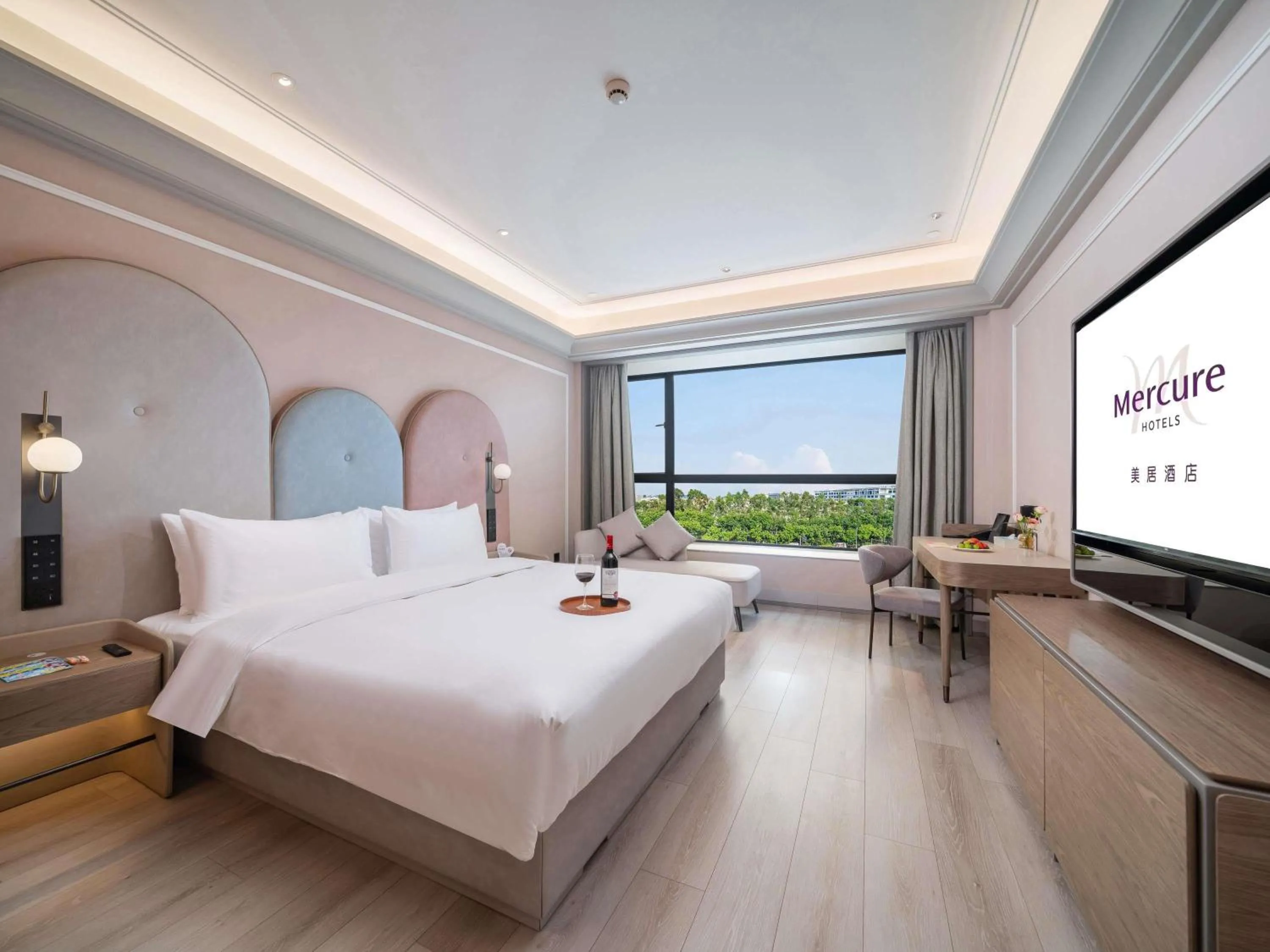 Bedroom, Bed in Mercure Guangzhou Baiyun International Airport - Airport Free Shuttle Bus