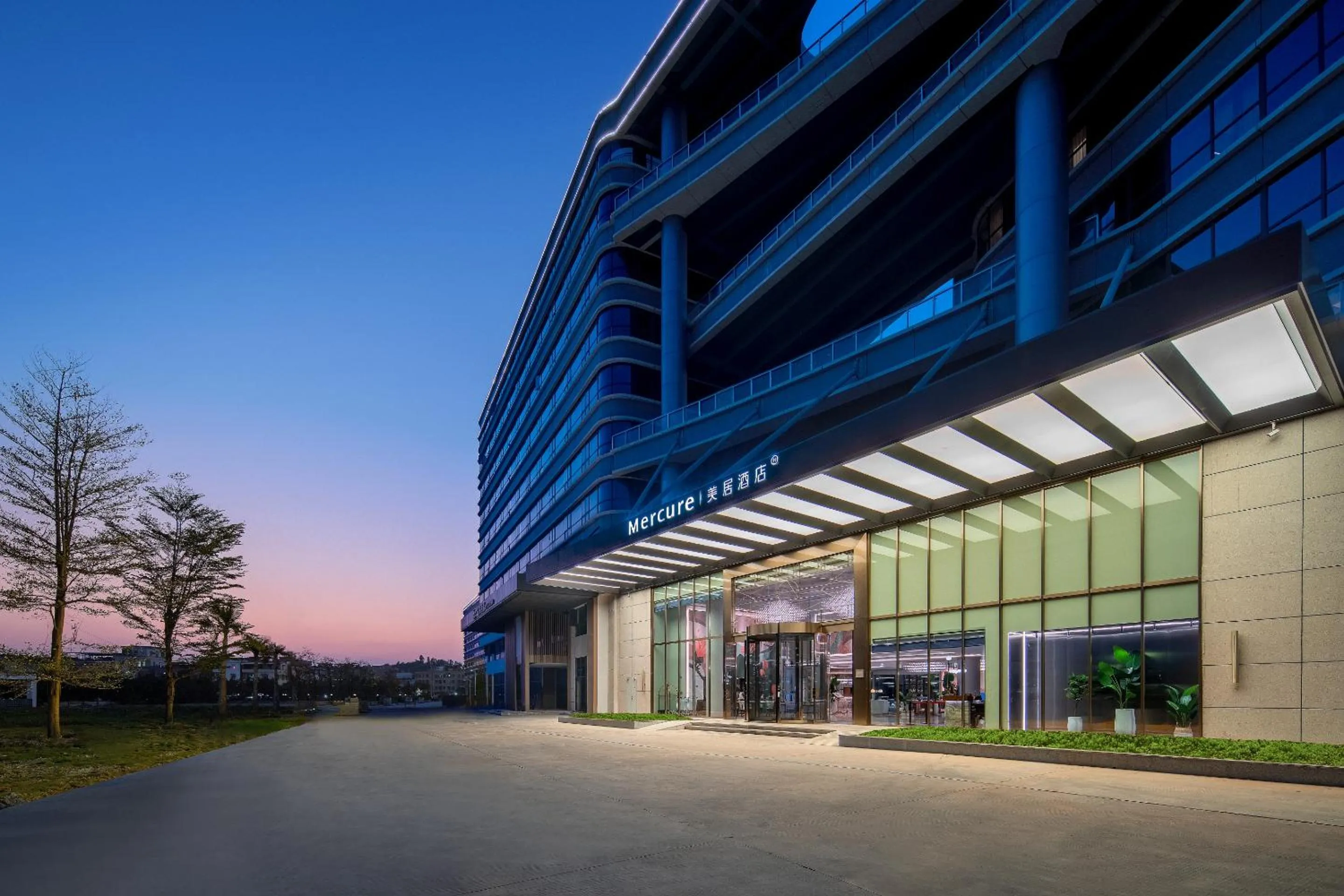 Property building in Mercure Guangzhou Baiyun International Airport - Airport Free Shuttle Bus