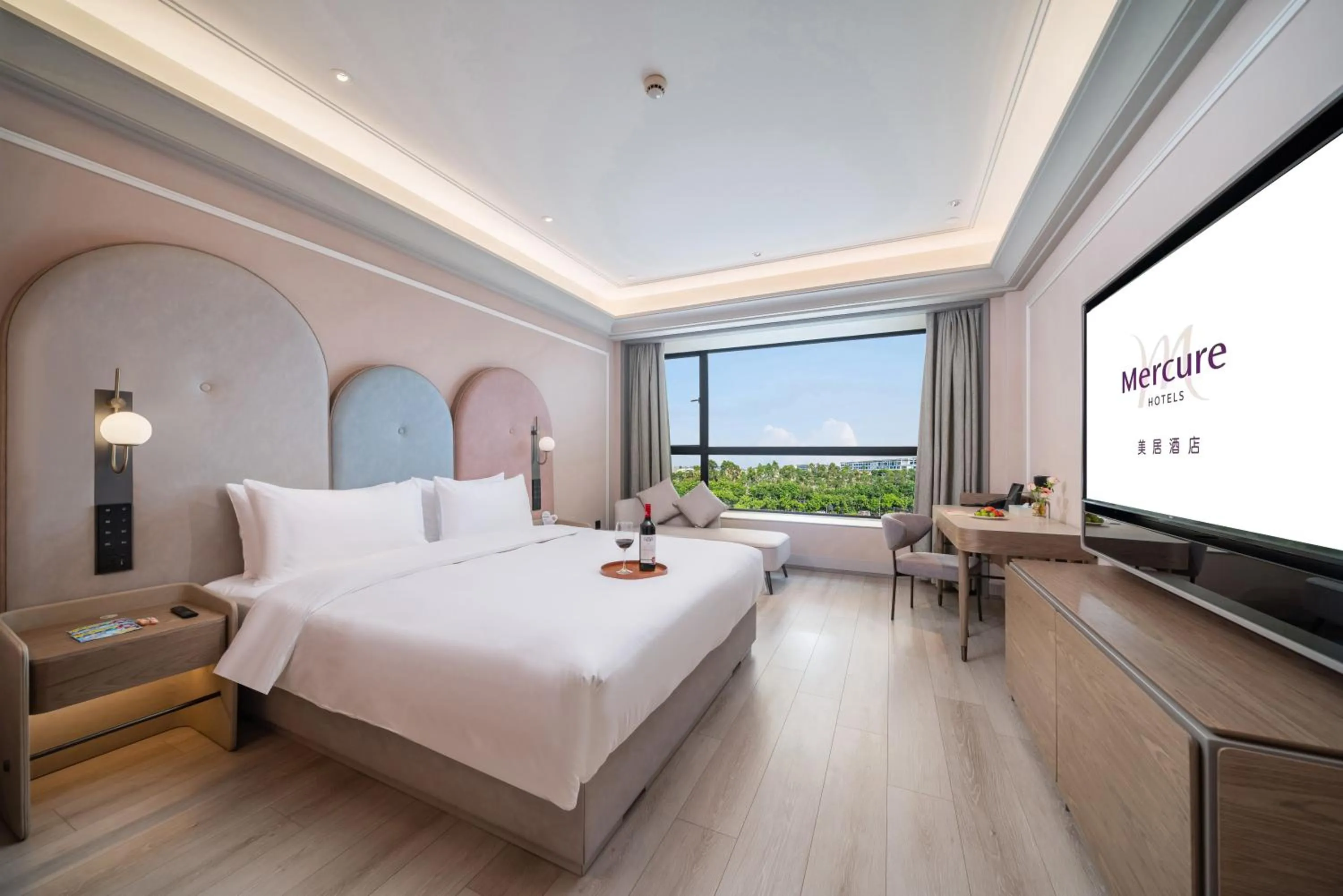 Bedroom, Bed in Mercure Guangzhou Baiyun International Airport - Airport Free Shuttle Bus