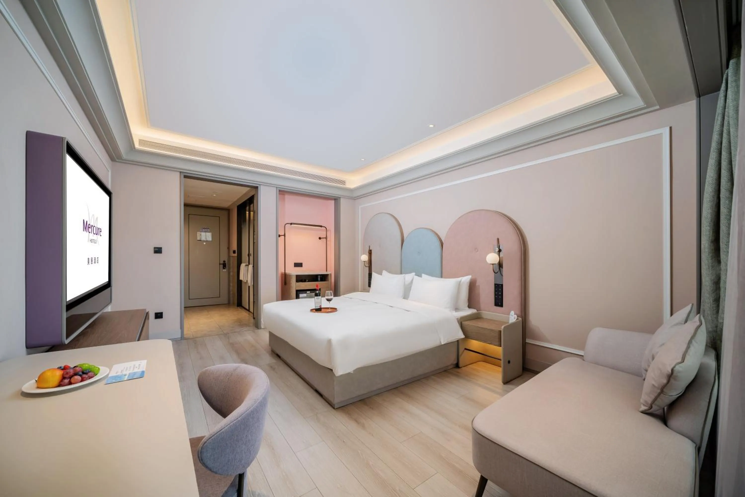 Photo of the whole room, Bed in Mercure Guangzhou Baiyun International Airport - Airport Free Shuttle Bus