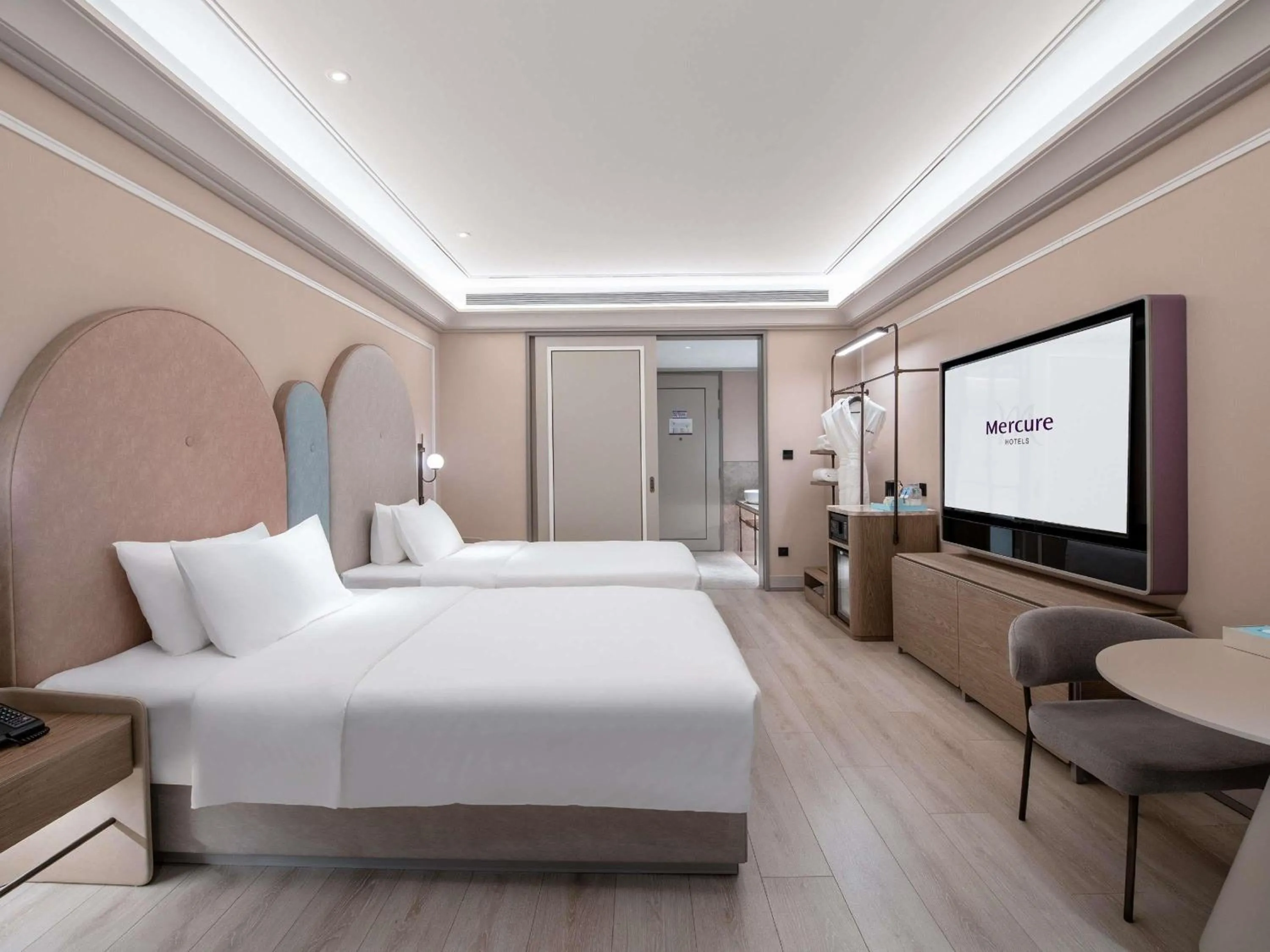 Bedroom, Bed in Mercure Guangzhou Baiyun International Airport - Airport Free Shuttle Bus