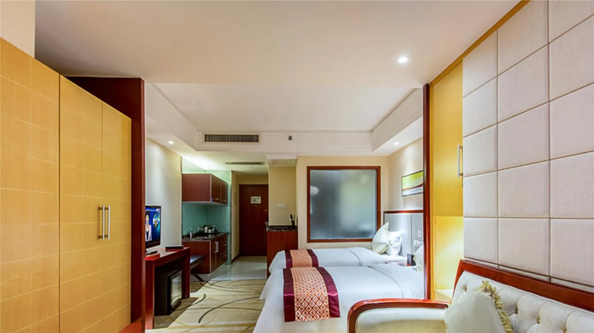 Photo of the whole room, Bed in Haikou Mingguang Shengyi Hotel (Previous Mingguang International Hotel)