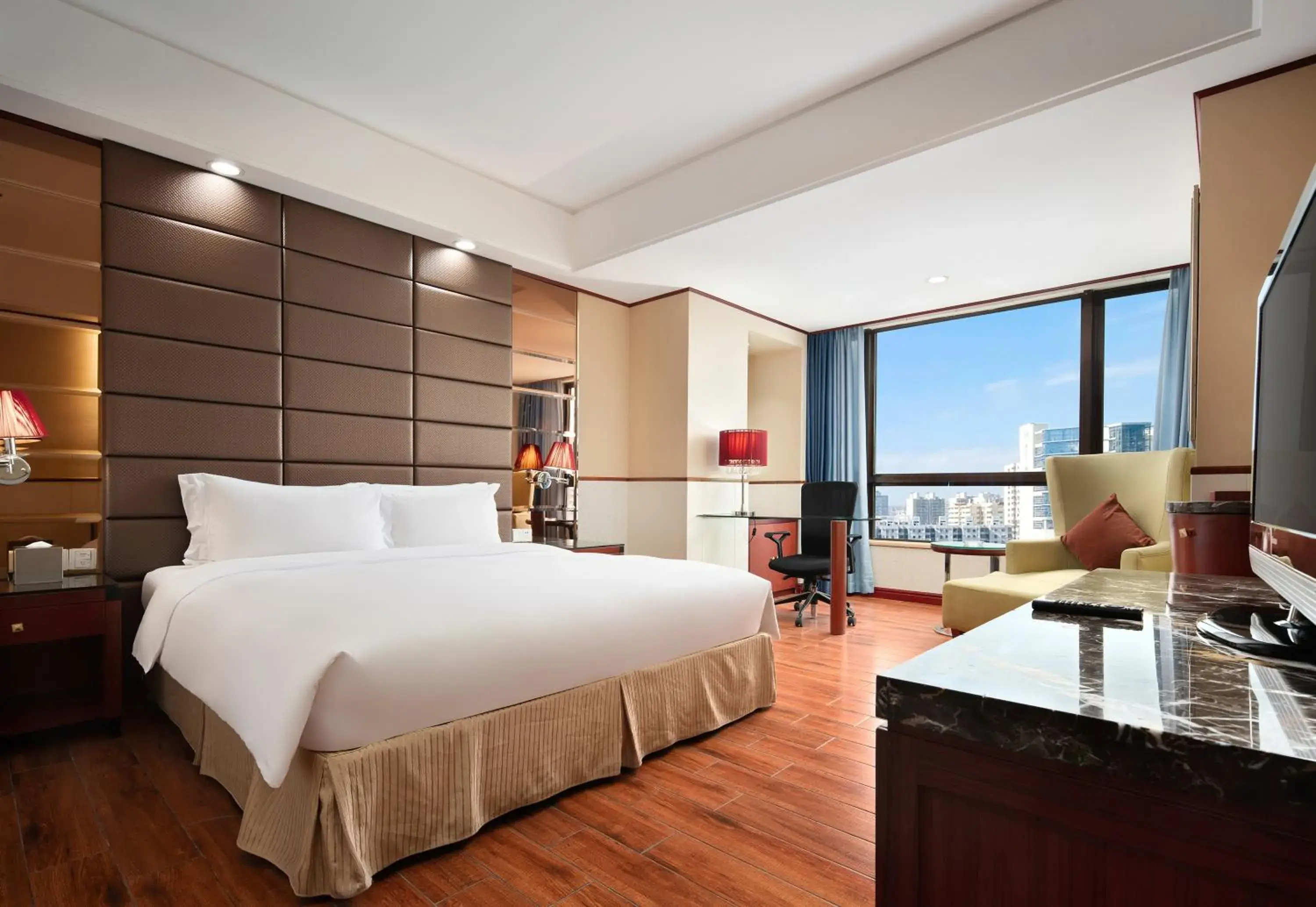 Deluxe Queen Room in Haikou Mingguang Shengyi Hotel (Previous Mingguang International Hotel) Deluxe Queen Room in Haikou Mingguang Shengyi Hotel (Previous Mingguang International Hotel)