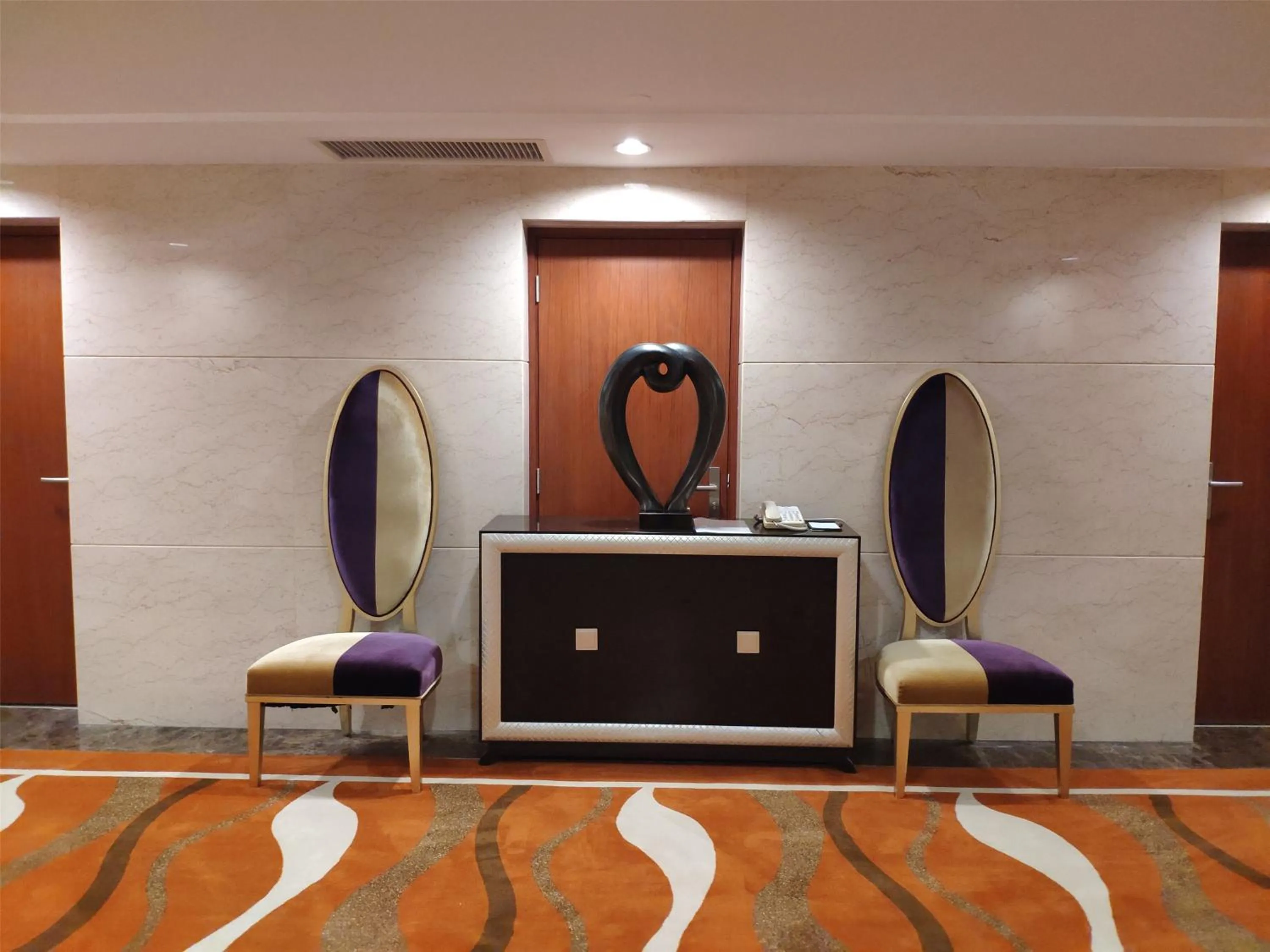 Decorative detail in Haikou Mingguang Shengyi Hotel (Previous Mingguang International Hotel)