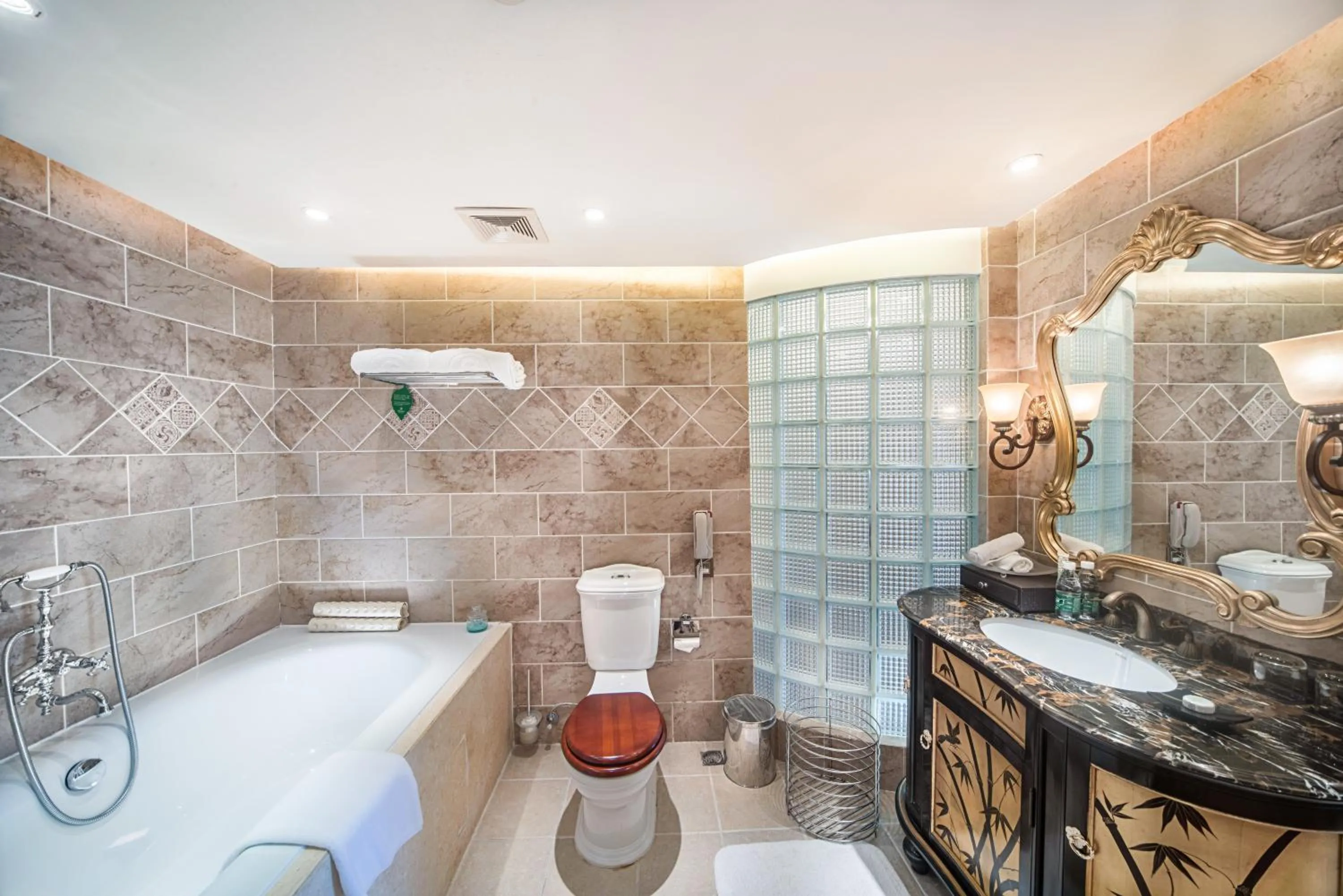 Toilet in Haikou Mingguang Shengyi Hotel (Previous Mingguang International Hotel)