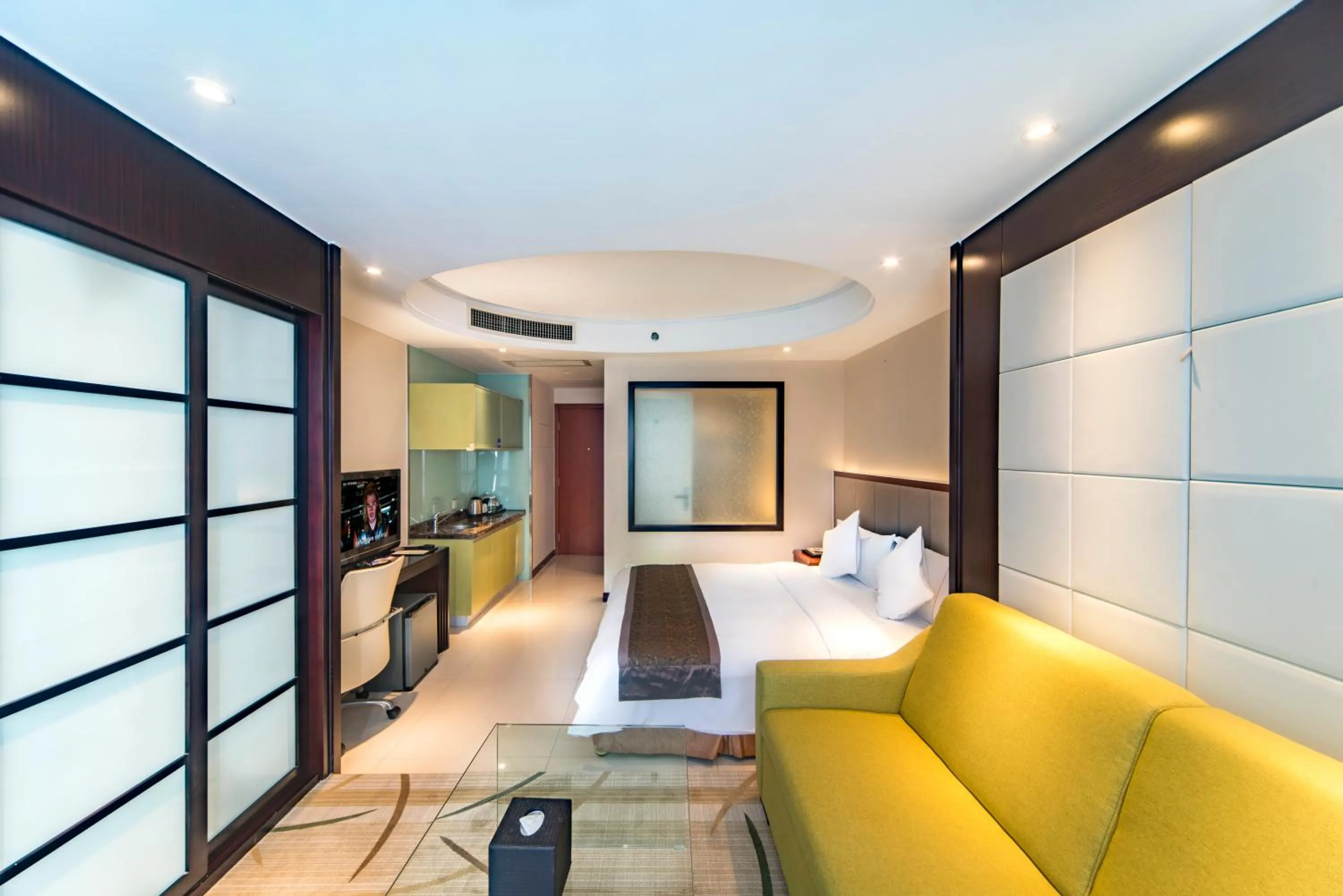 Photo of the whole room, Bed in Haikou Mingguang Shengyi Hotel (Previous Mingguang International Hotel)