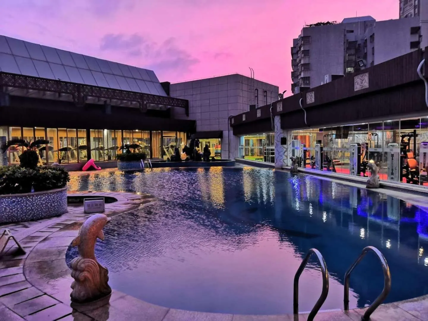 Swimming pool in Haikou Mingguang Shengyi Hotel (Previous Mingguang International Hotel)