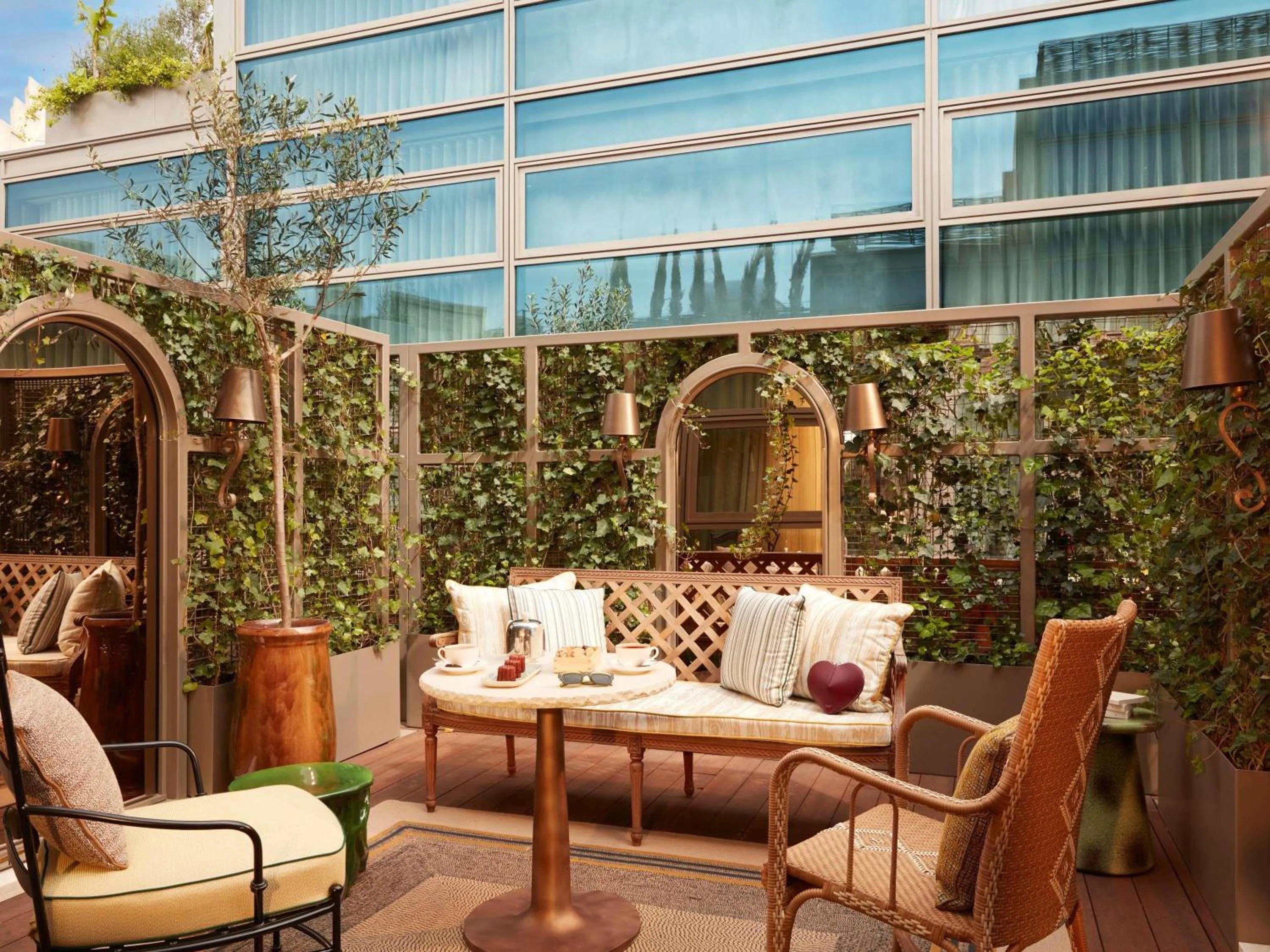 Bedroom in Mondrian Bordeaux Les Carmes