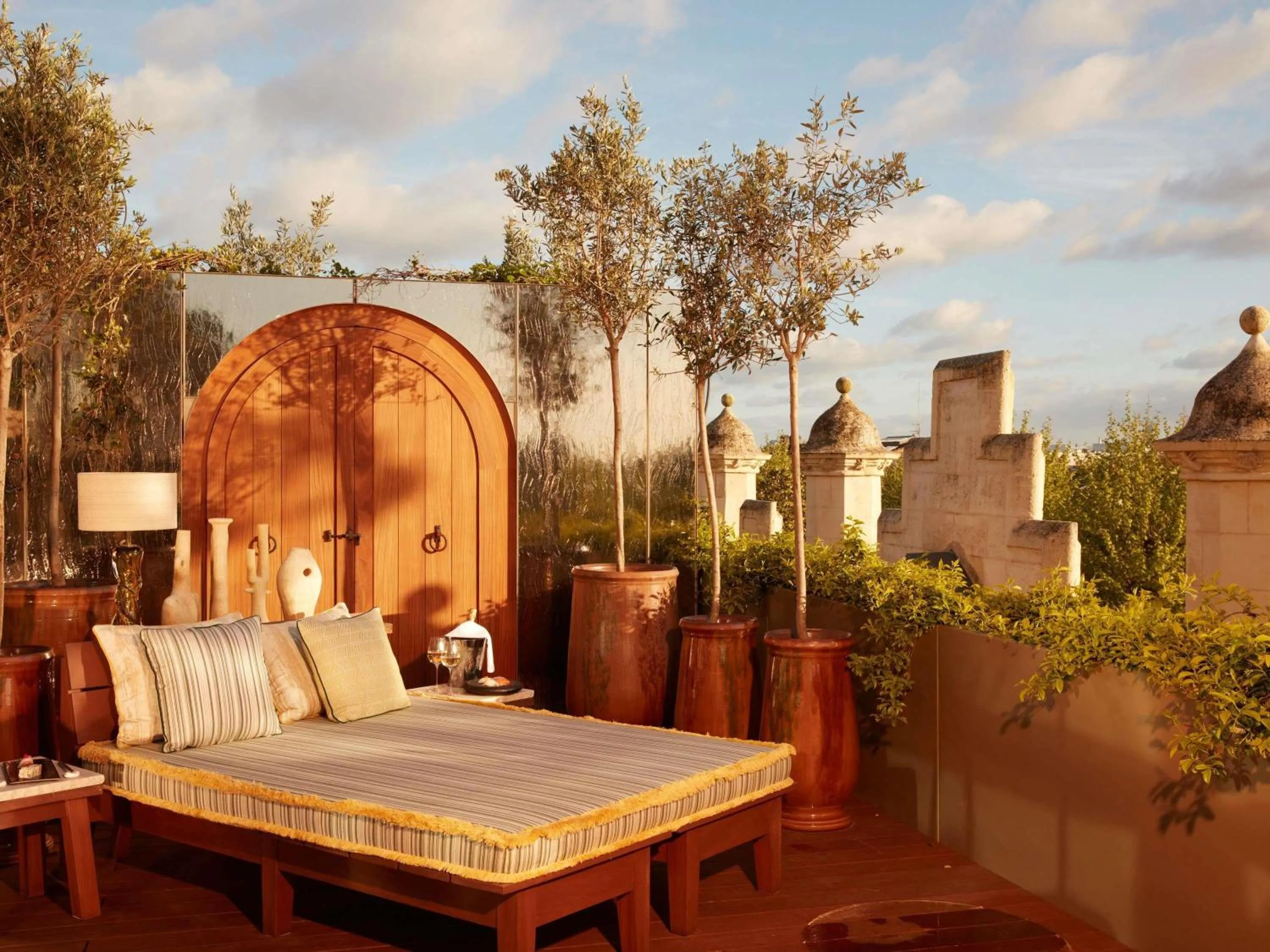 Patio in Mondrian Bordeaux Les Carmes