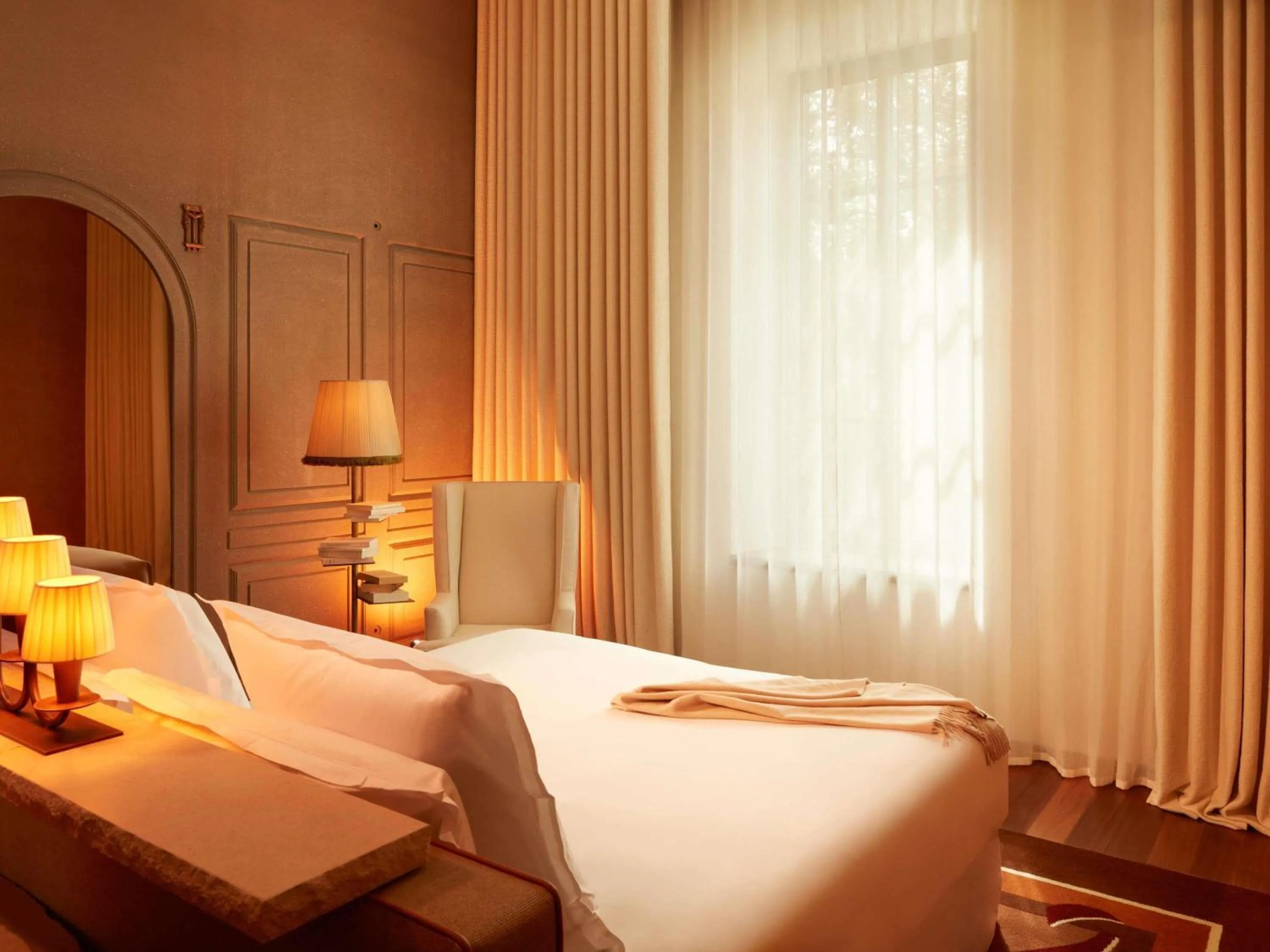 Bed in Mondrian Bordeaux Les Carmes