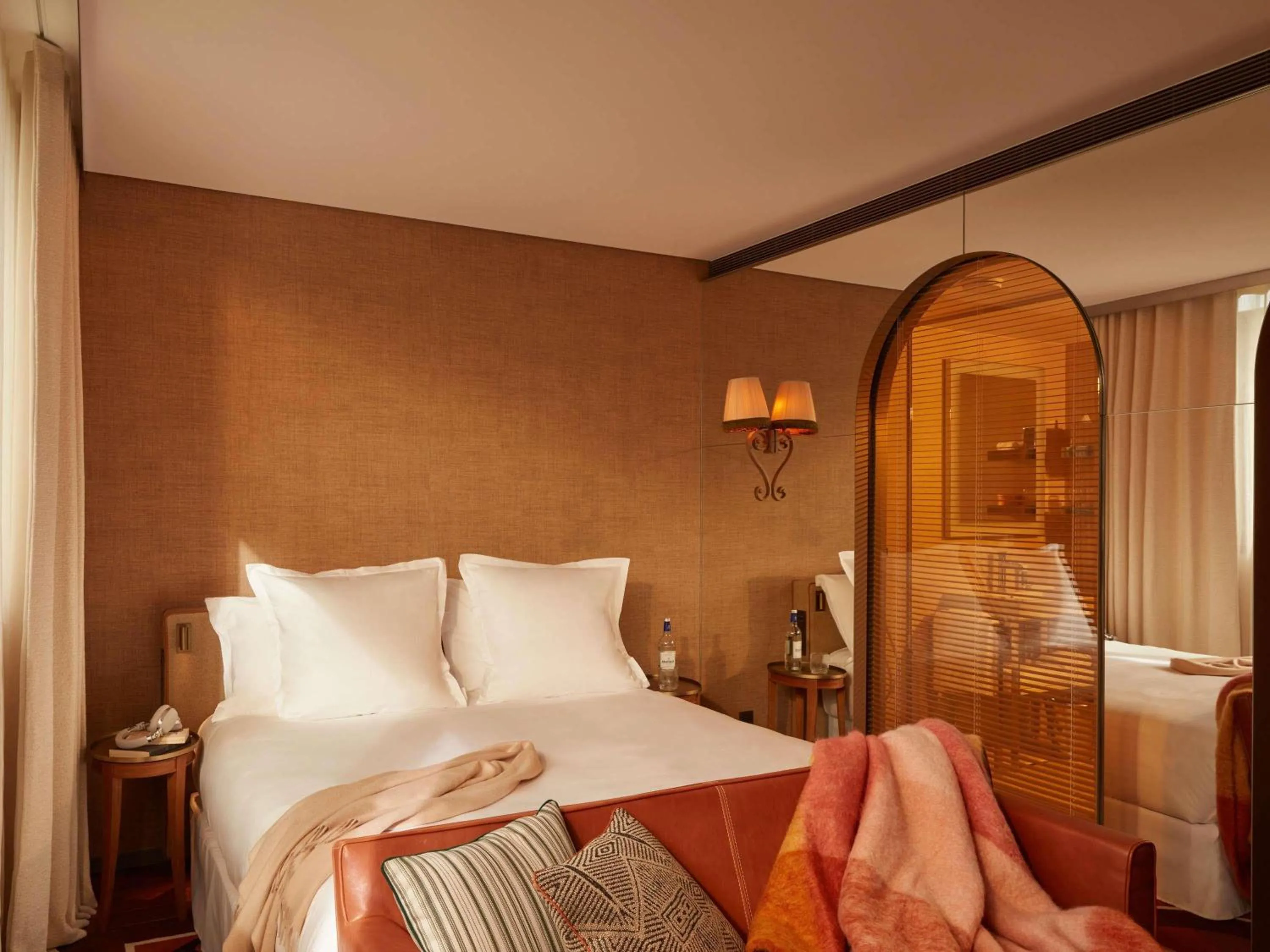 Bedroom, Bed in Mondrian Bordeaux Les Carmes