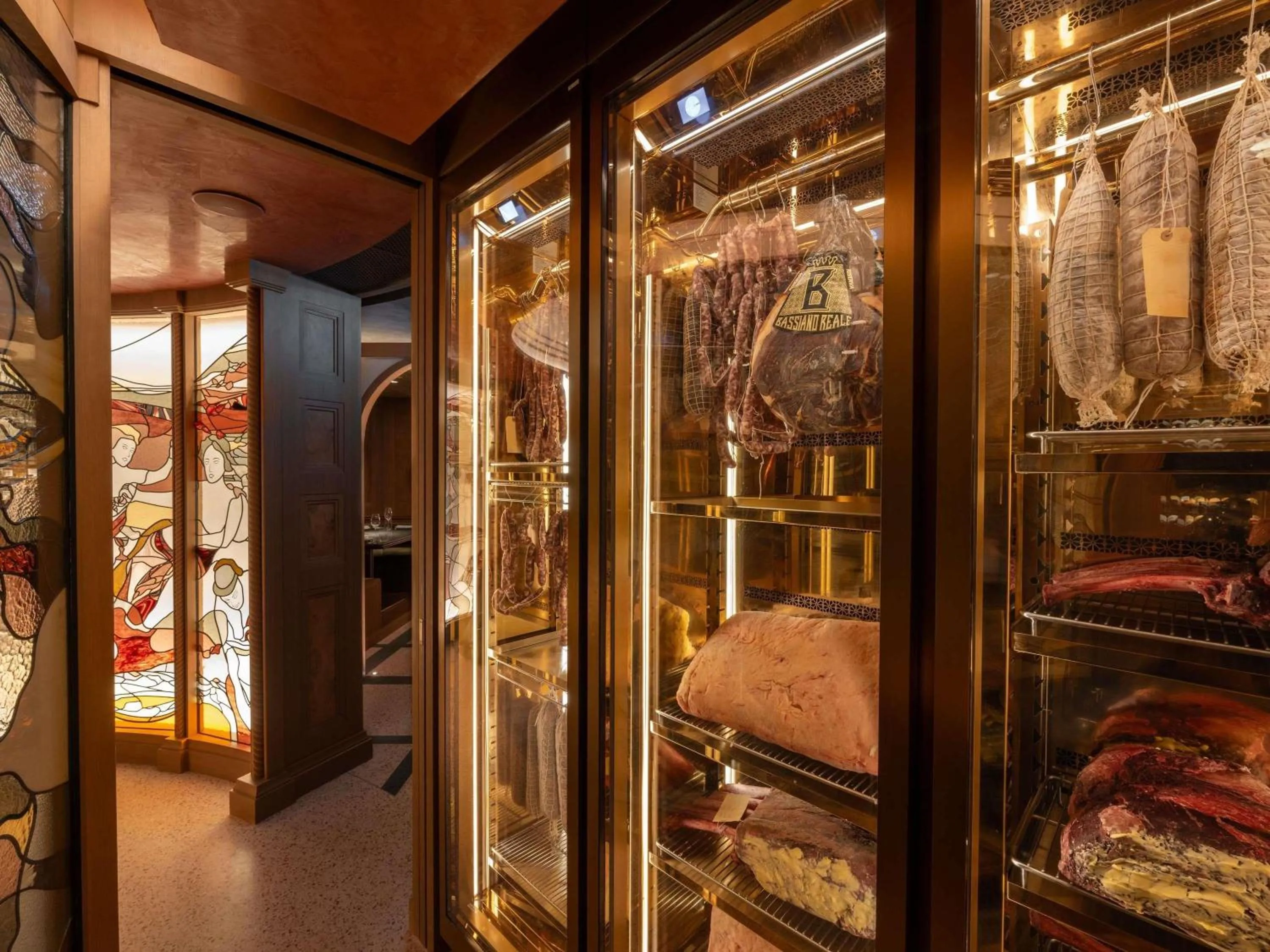 Restaurant/places to eat in Mondrian Hong Kong