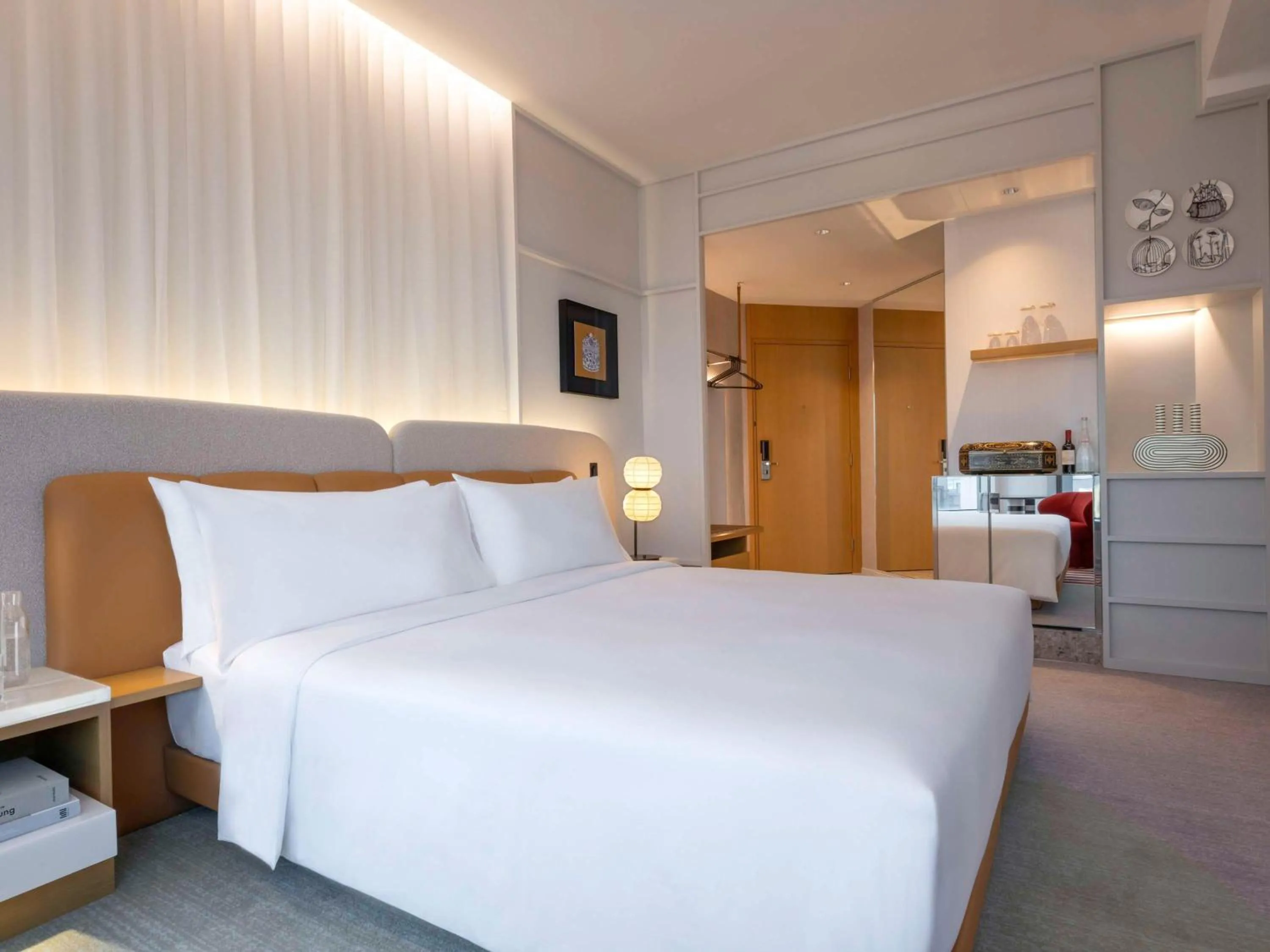 Harbor Deluxe King Room in Mondrian Hong Kong