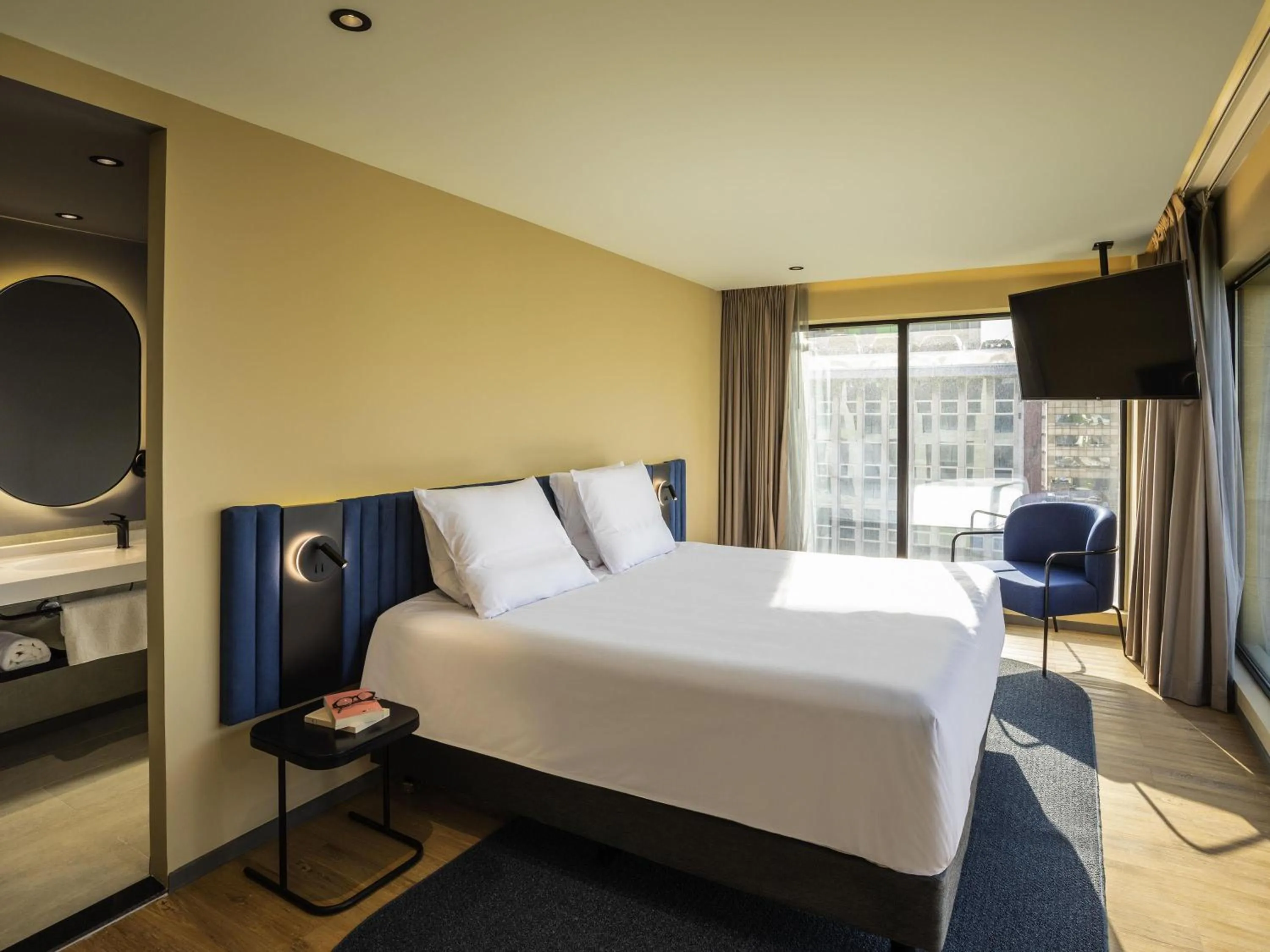 Photo of the whole room, Bed in Novotel México City Centro Histórico