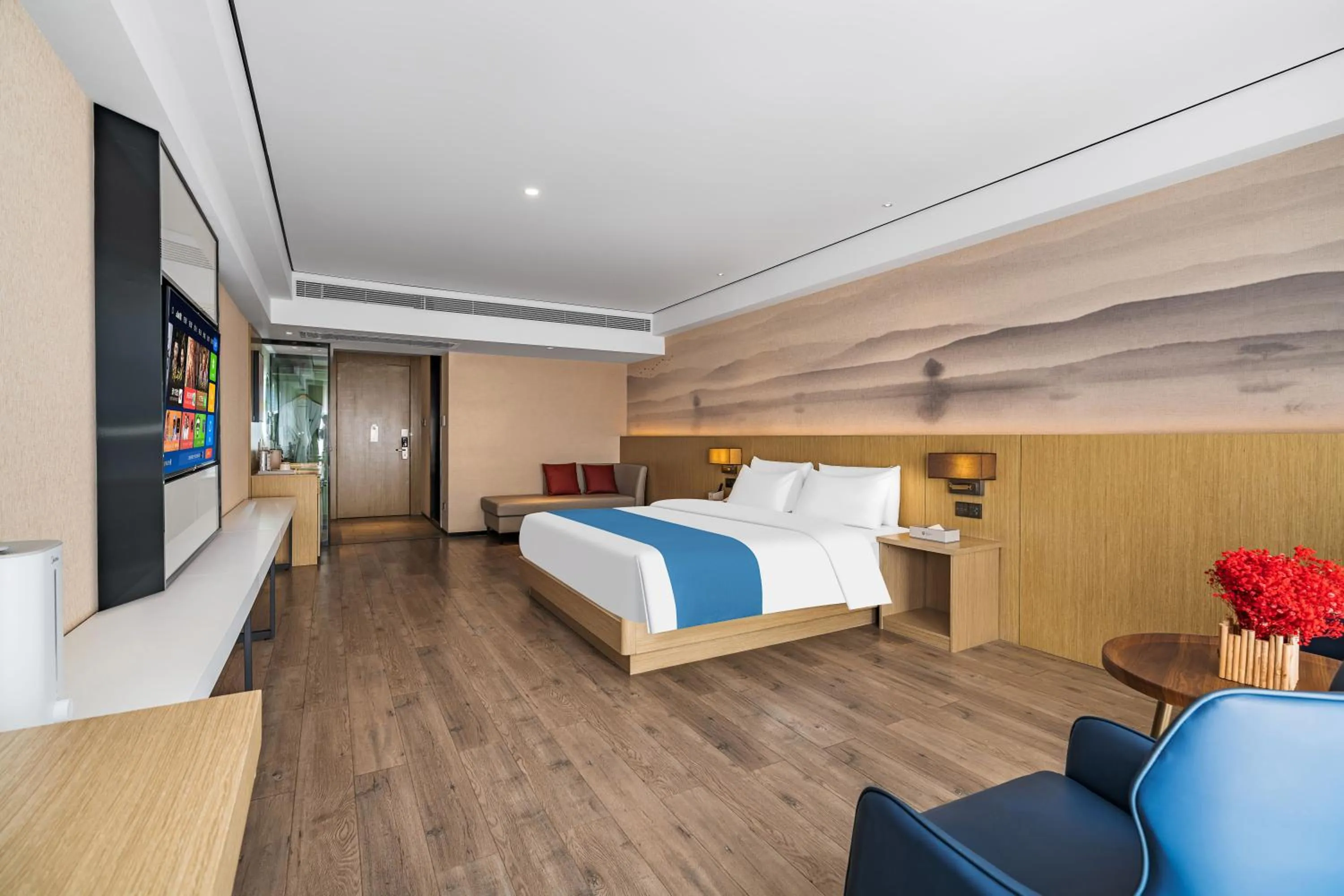 Photo of the whole room, Bed in Ramada Encore by Wyndham Kunming Guandu