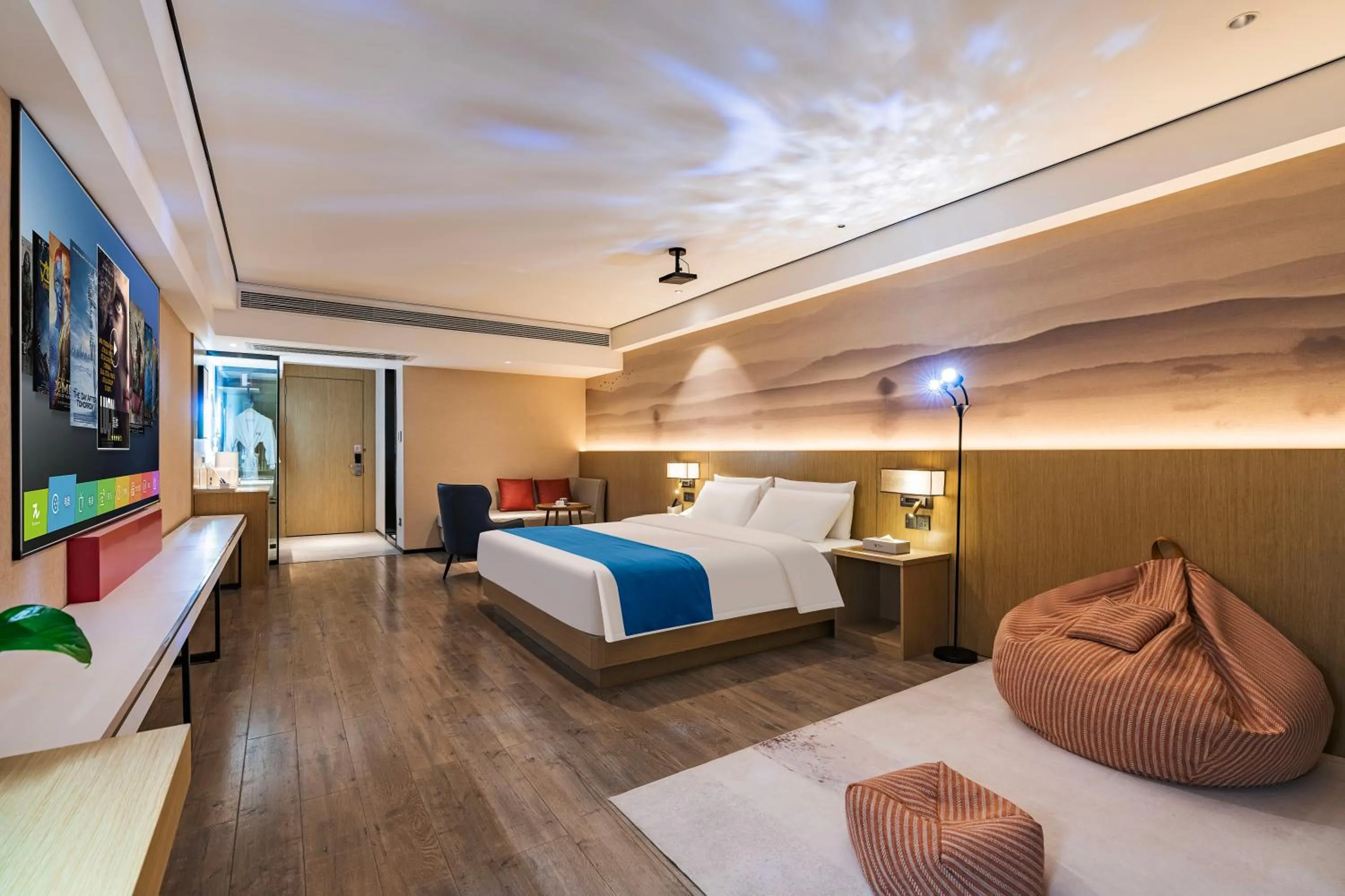 Property building, Bed in Ramada Encore by Wyndham Kunming Guandu