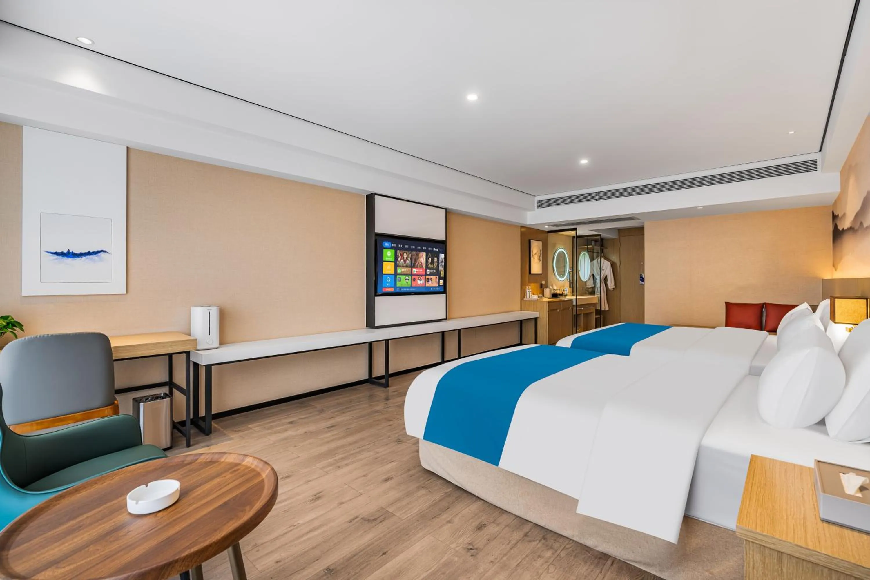 Photo of the whole room, Bed in Ramada Encore by Wyndham Kunming Guandu