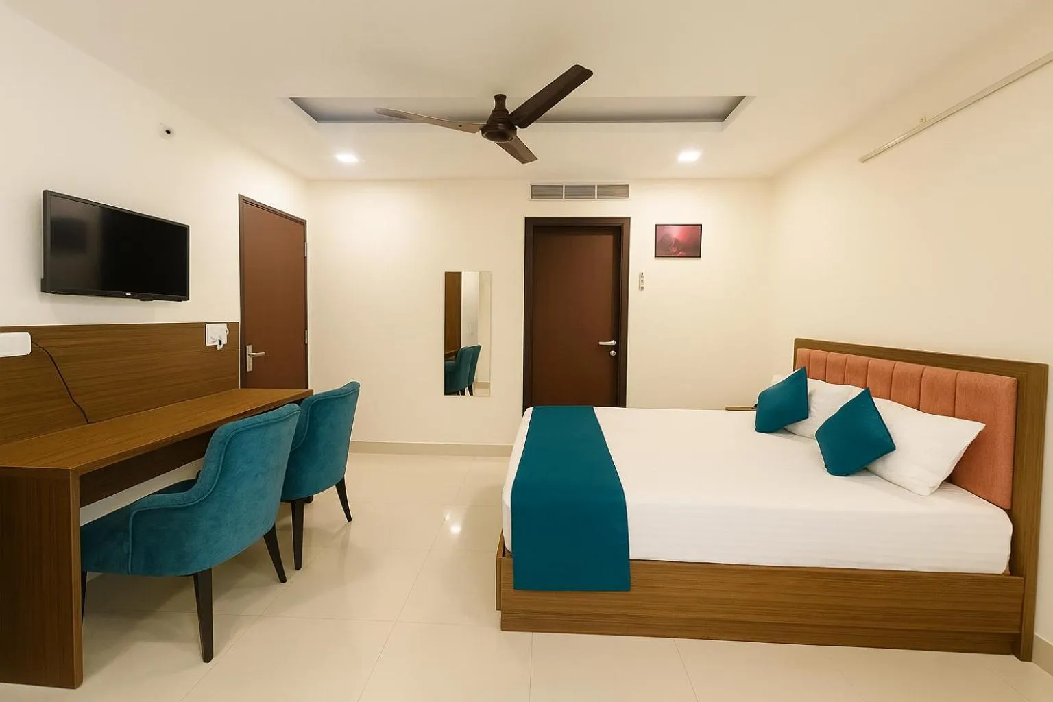 Bed in Hotel The Heights