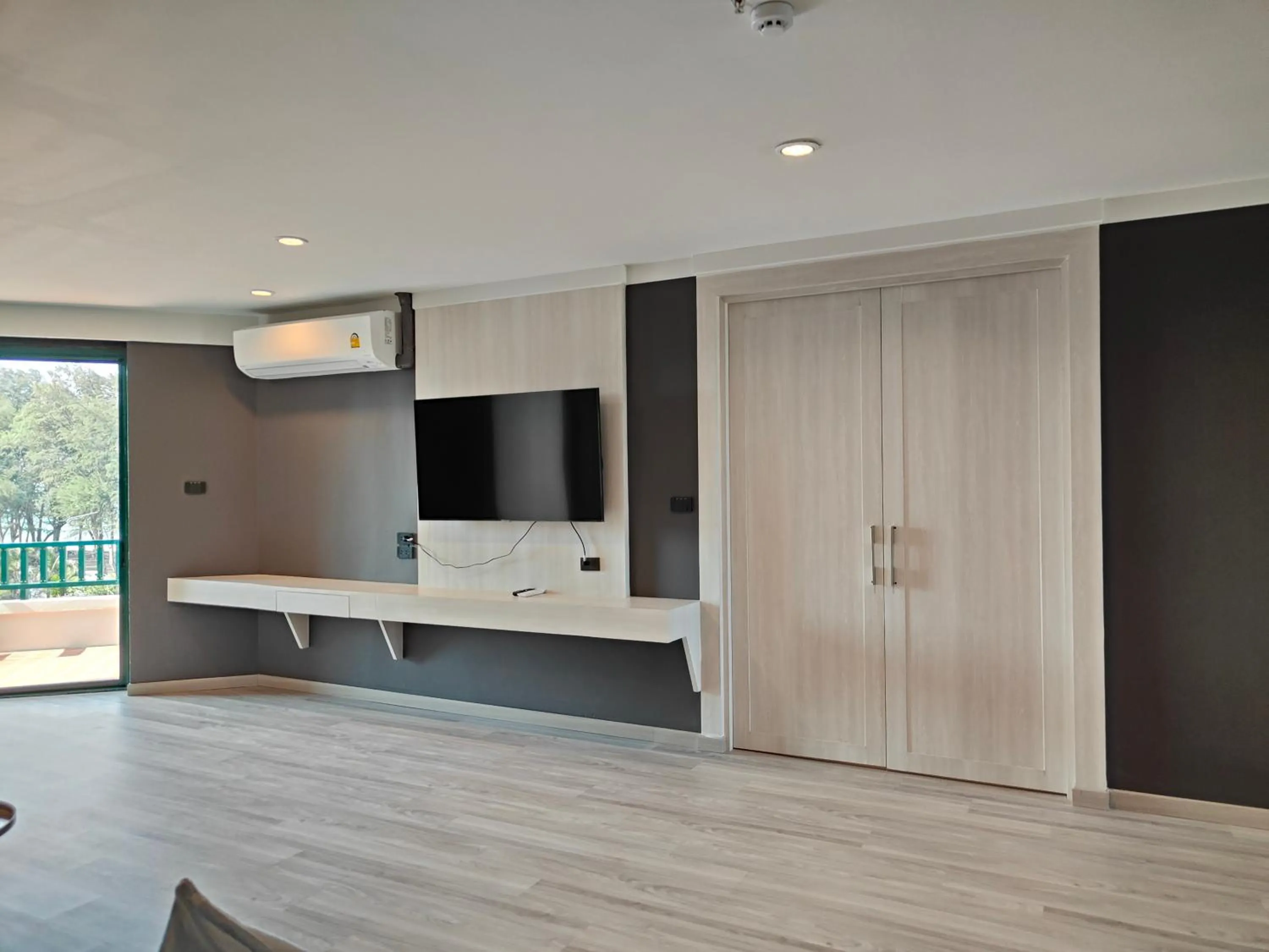 Solis Beach Hotel Rajamangala