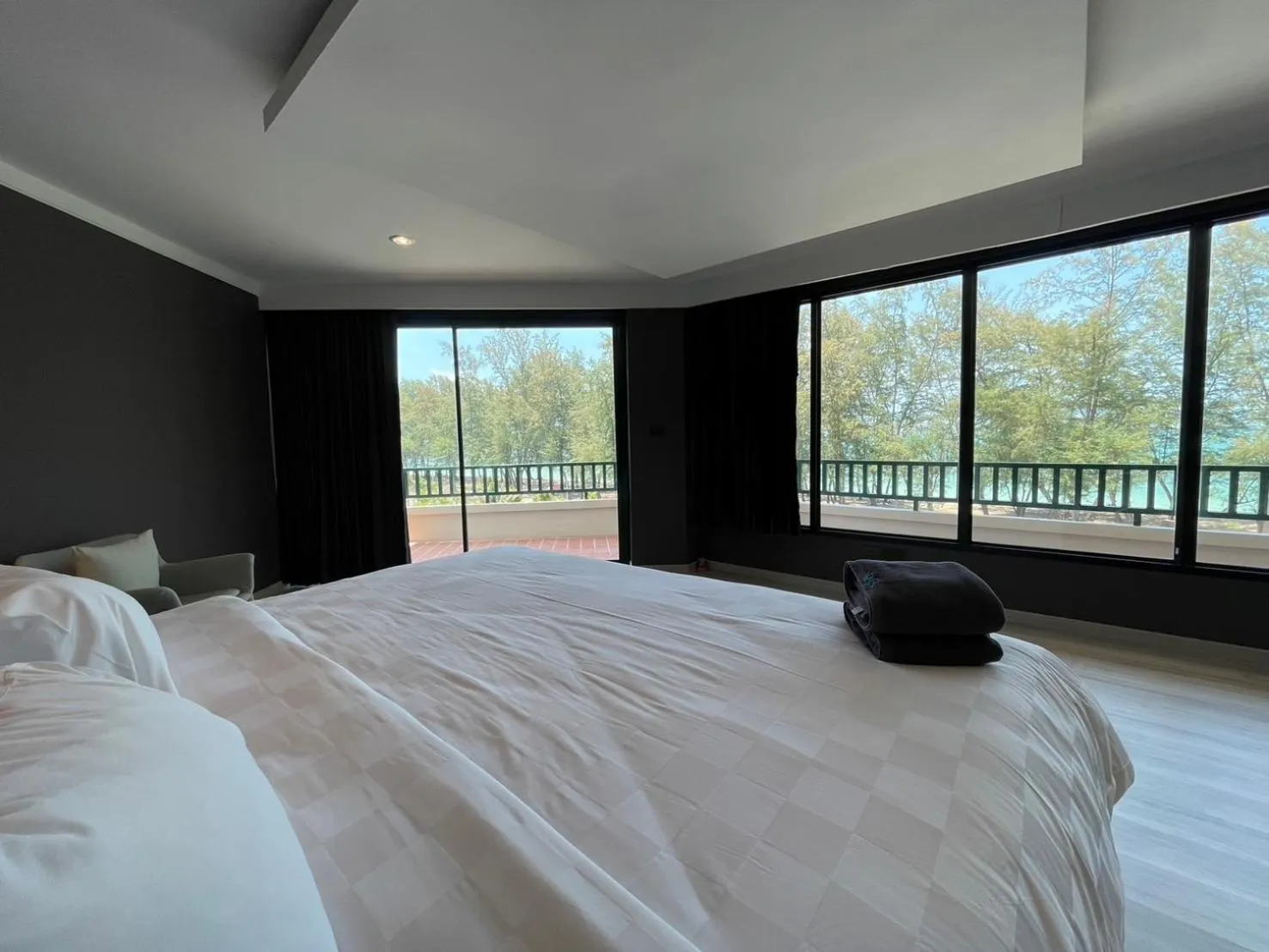 Bed in Solis Beach Hotel Rajamangala