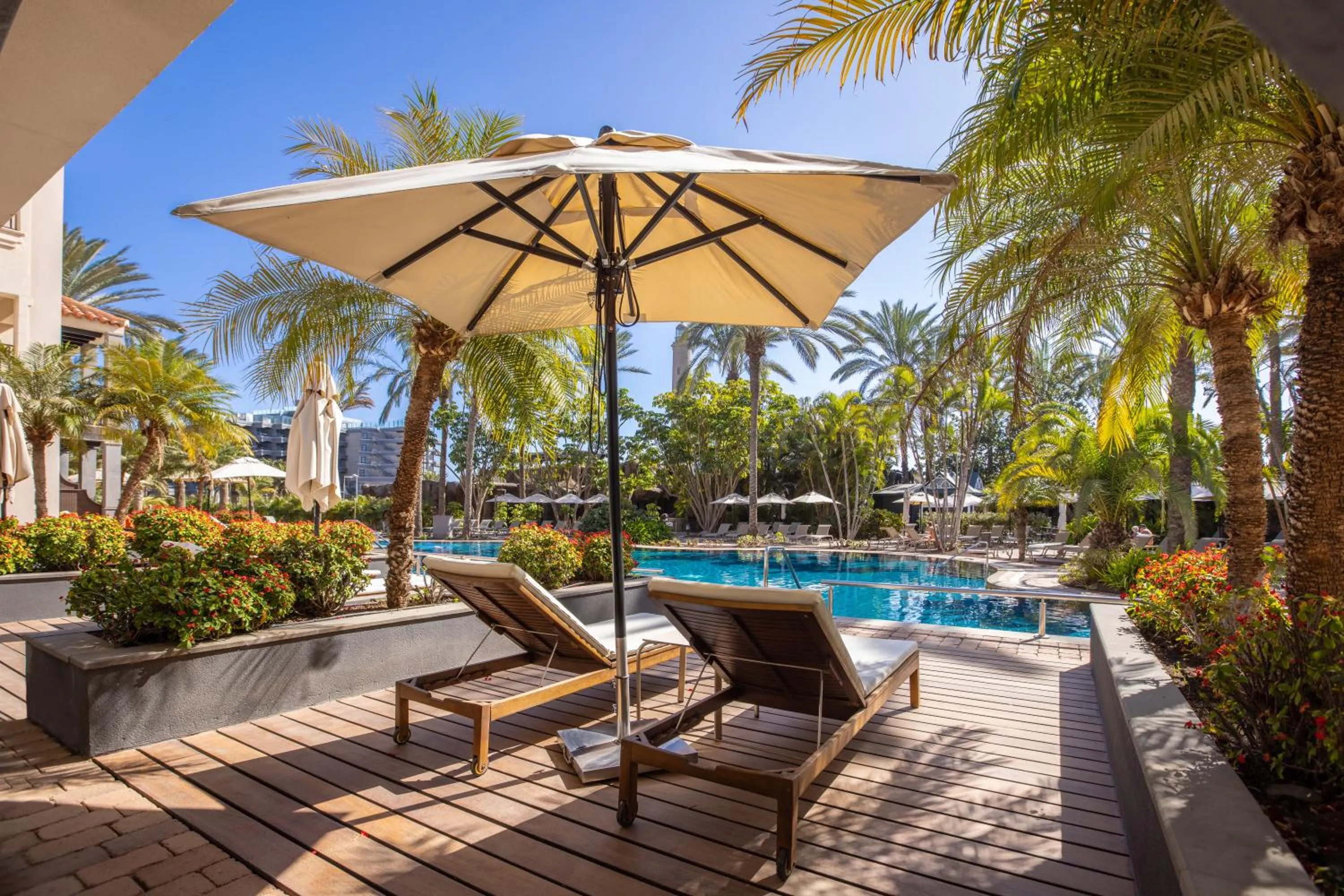 Swimming pool in Unique Club at Lopesan Costa Meloneras Resort
