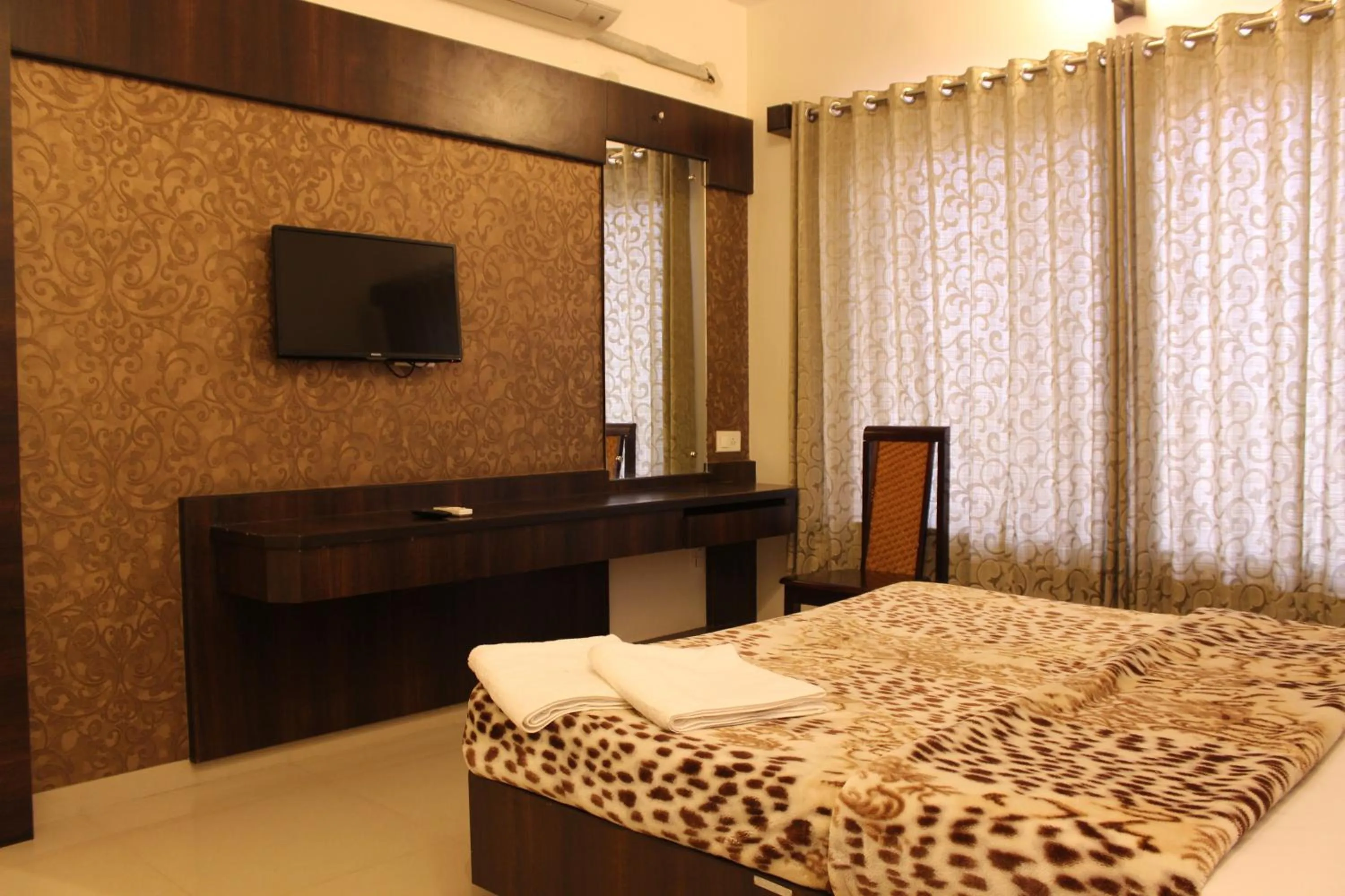 Bedroom, Bed in Hotel Sai Ramanand