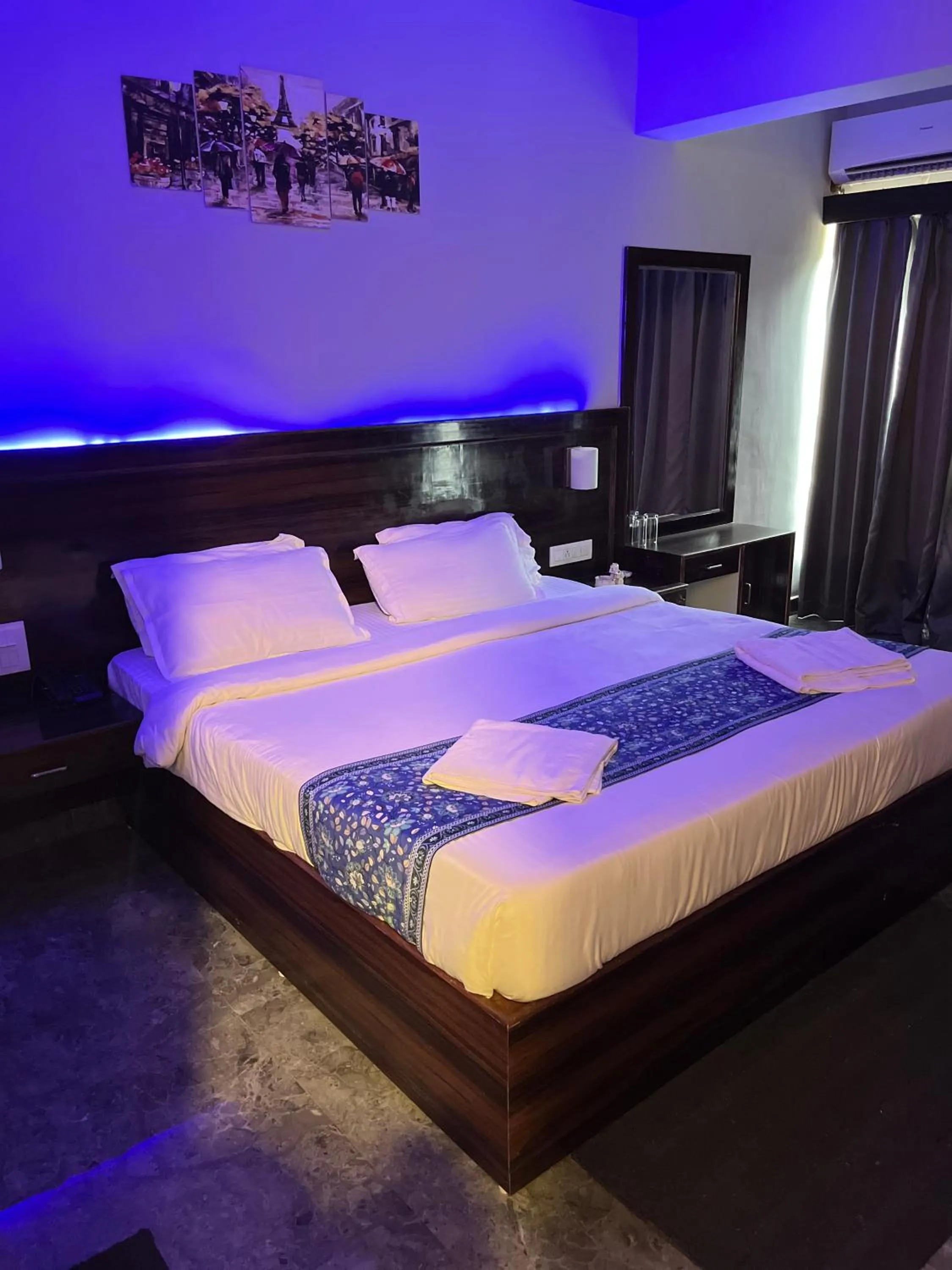 Photo of the whole room in The Terra Hotel North Goa