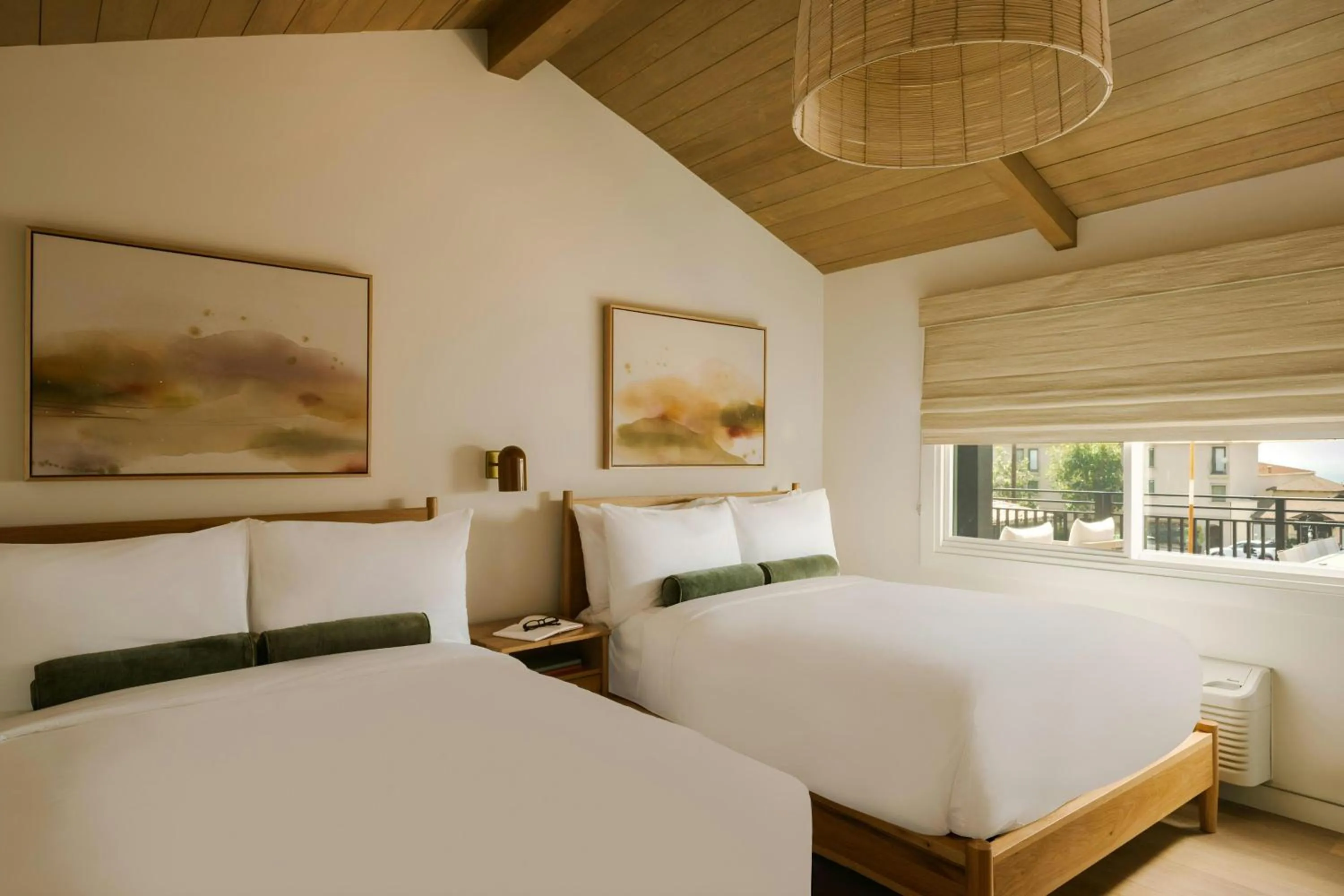 Bedroom, Bed in Woods Cove Hotel Laguna Beach, Sonder by Marriott Bonvoy