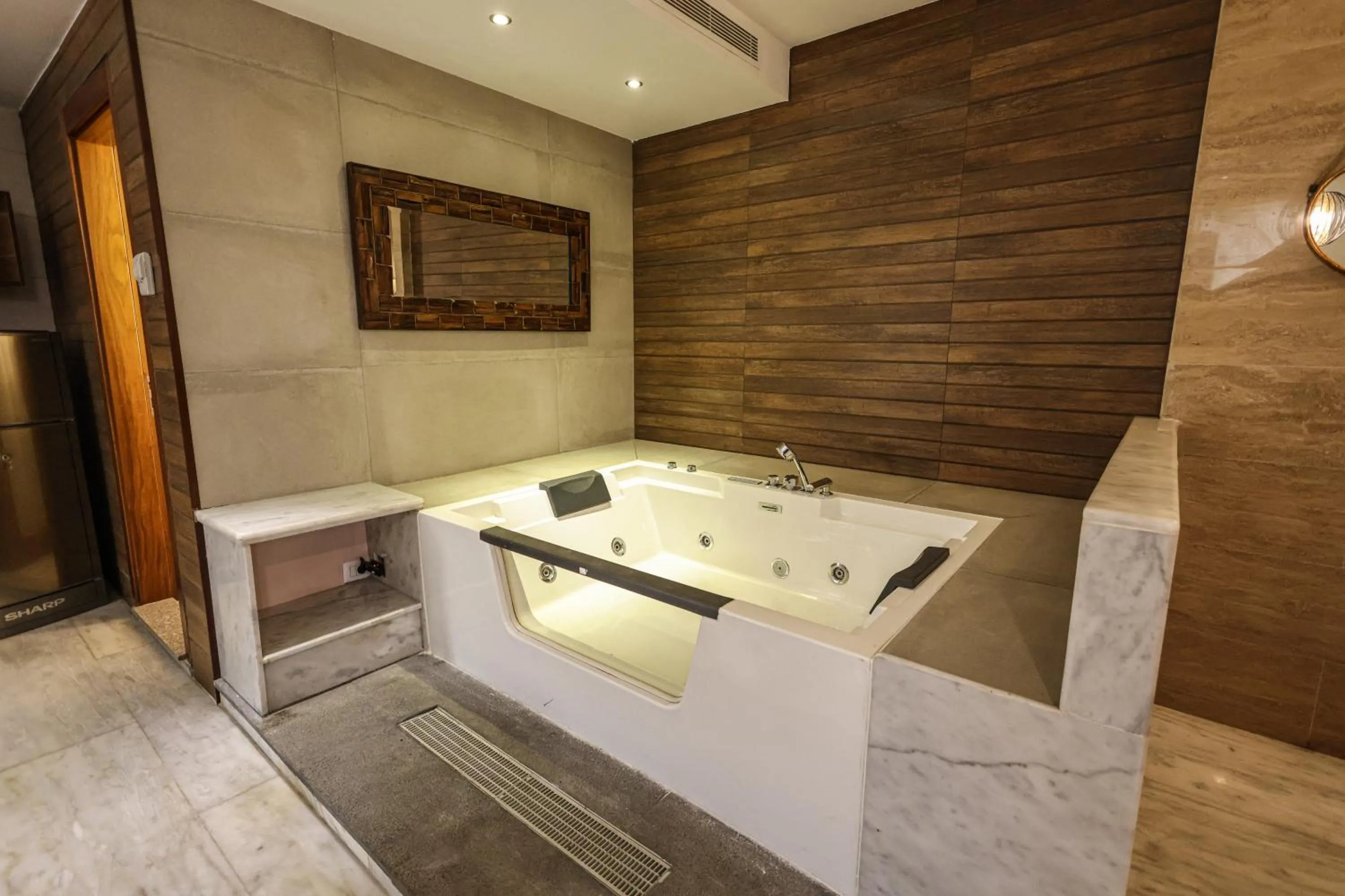 Delora Hotel and Suites