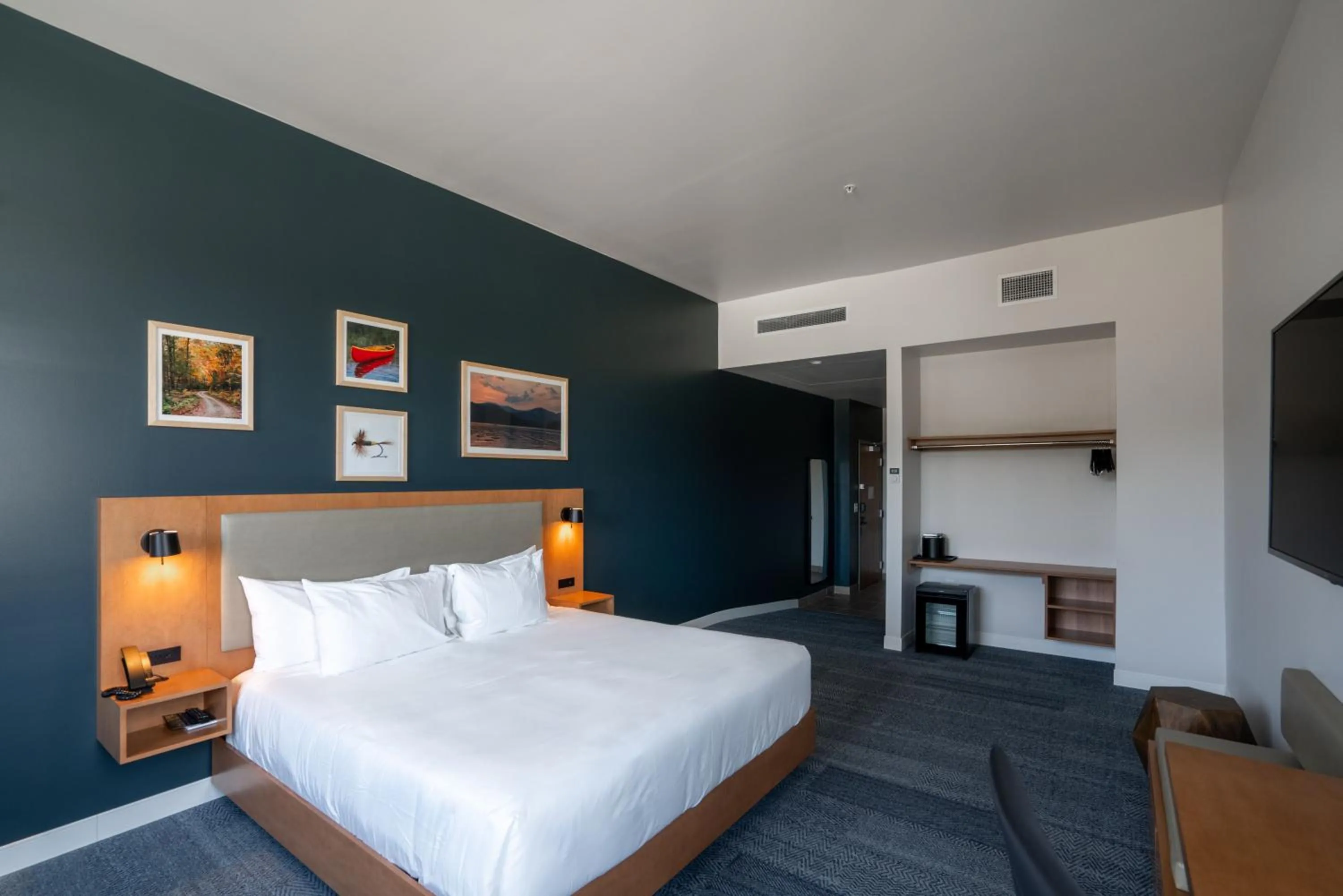 Bed in Bridge Creek Inn