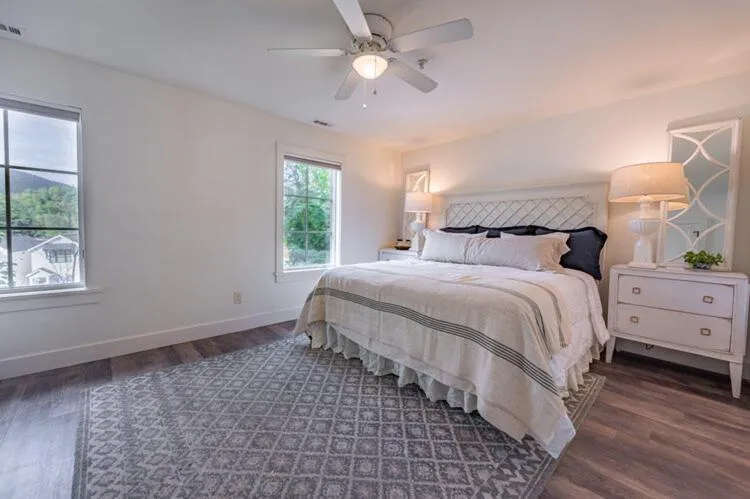 Bed in Bridge Creek Inn