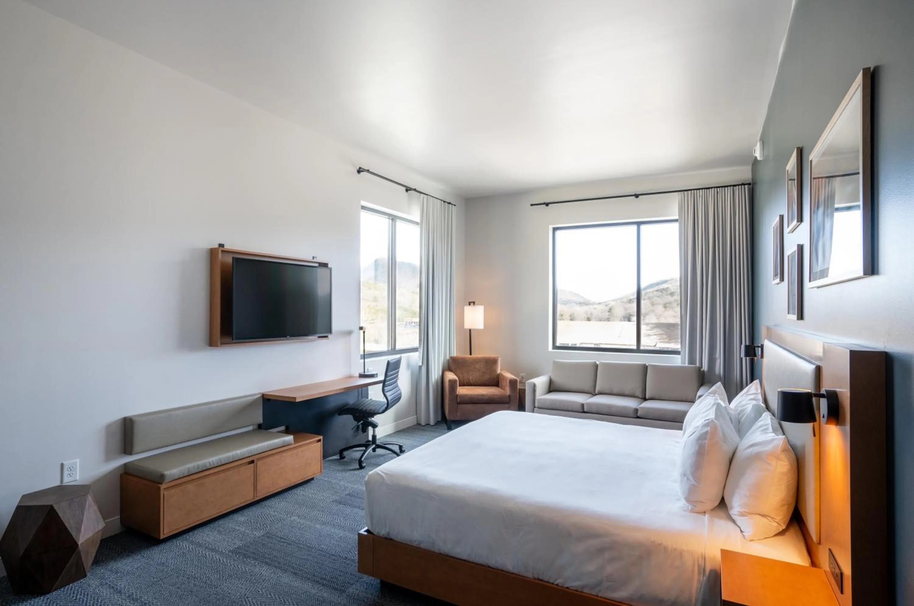 Bed in Bridge Creek Inn