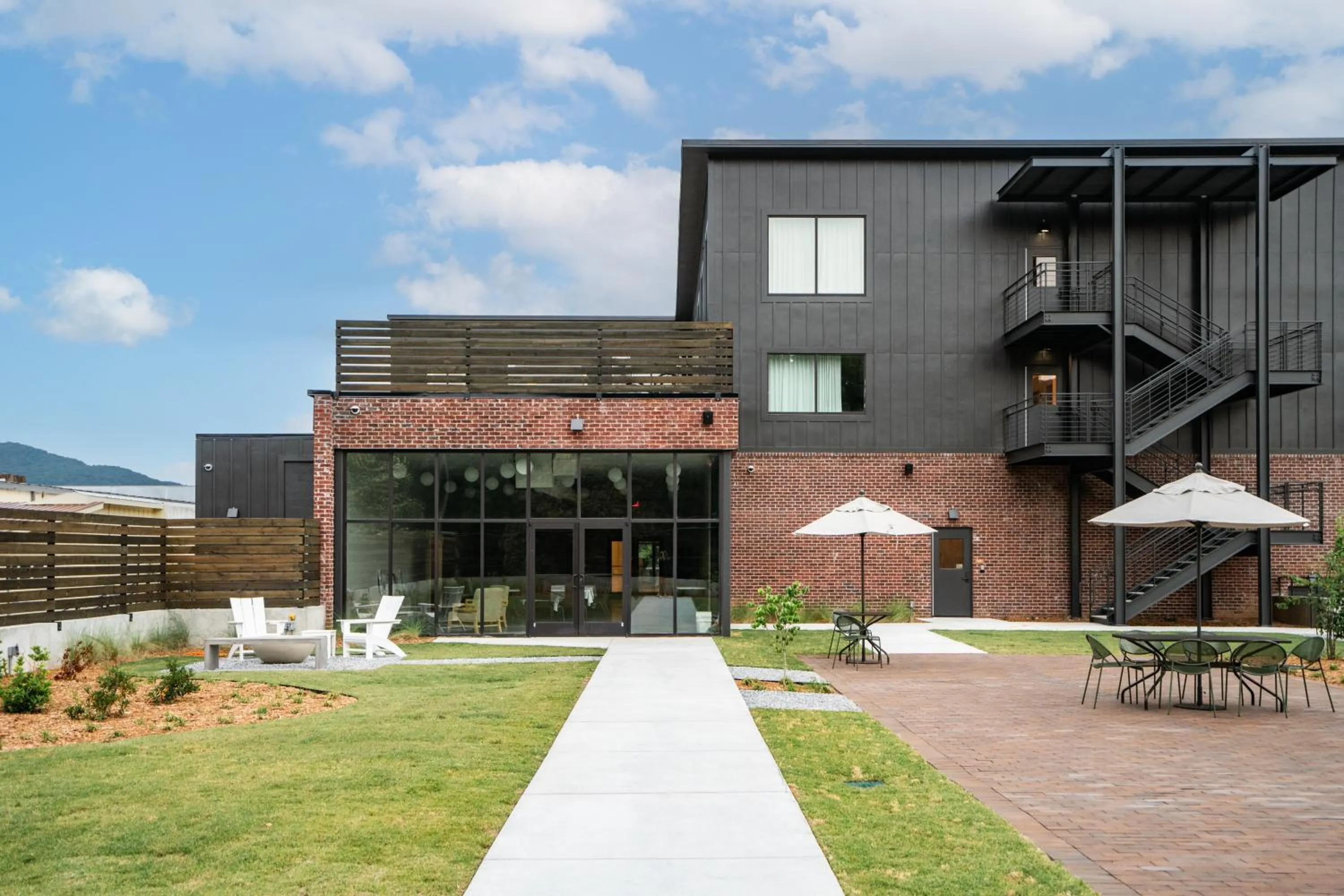 Property building in Bridge Creek Inn