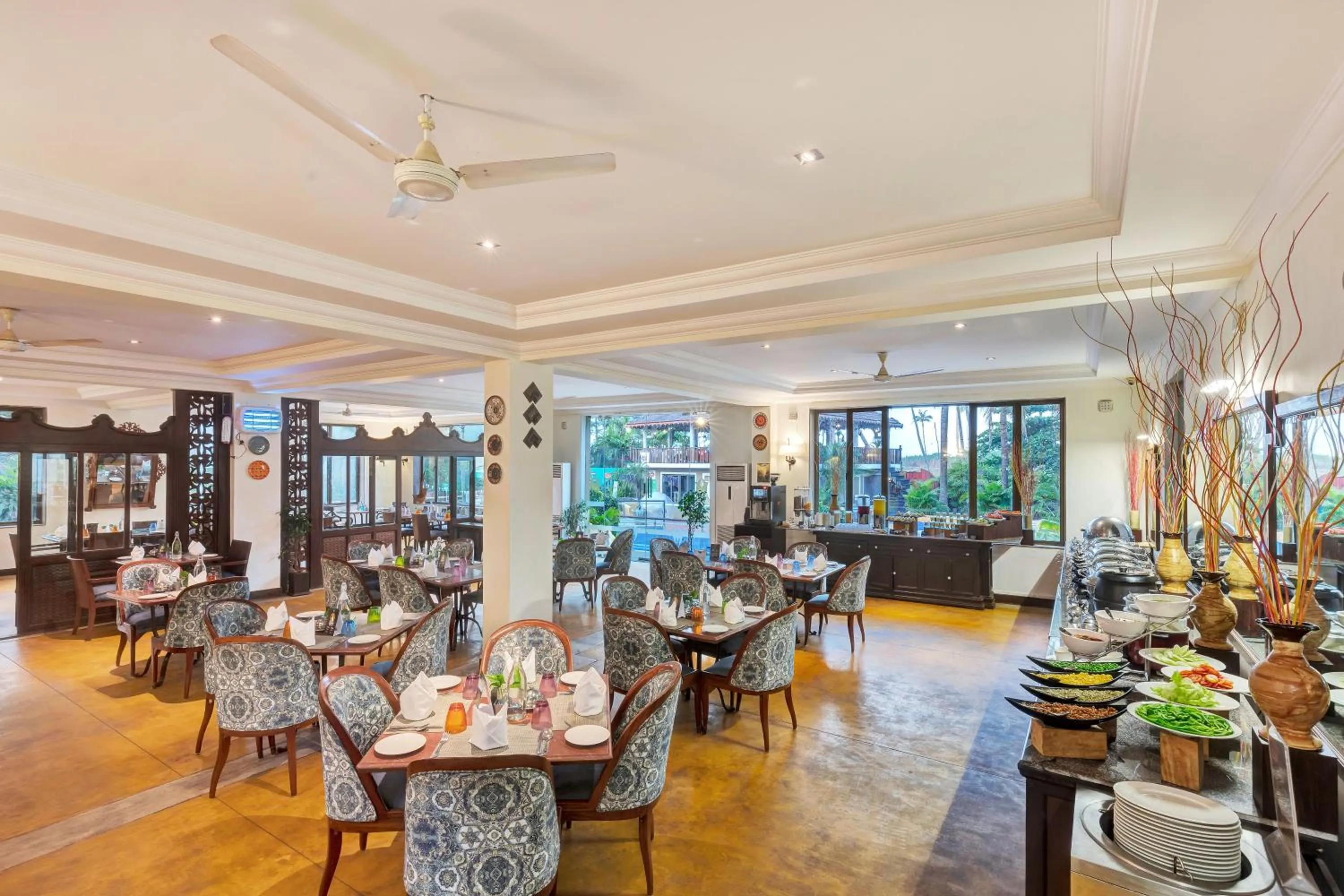 Restaurant/places to eat in Club Mahindra Acacia Palms